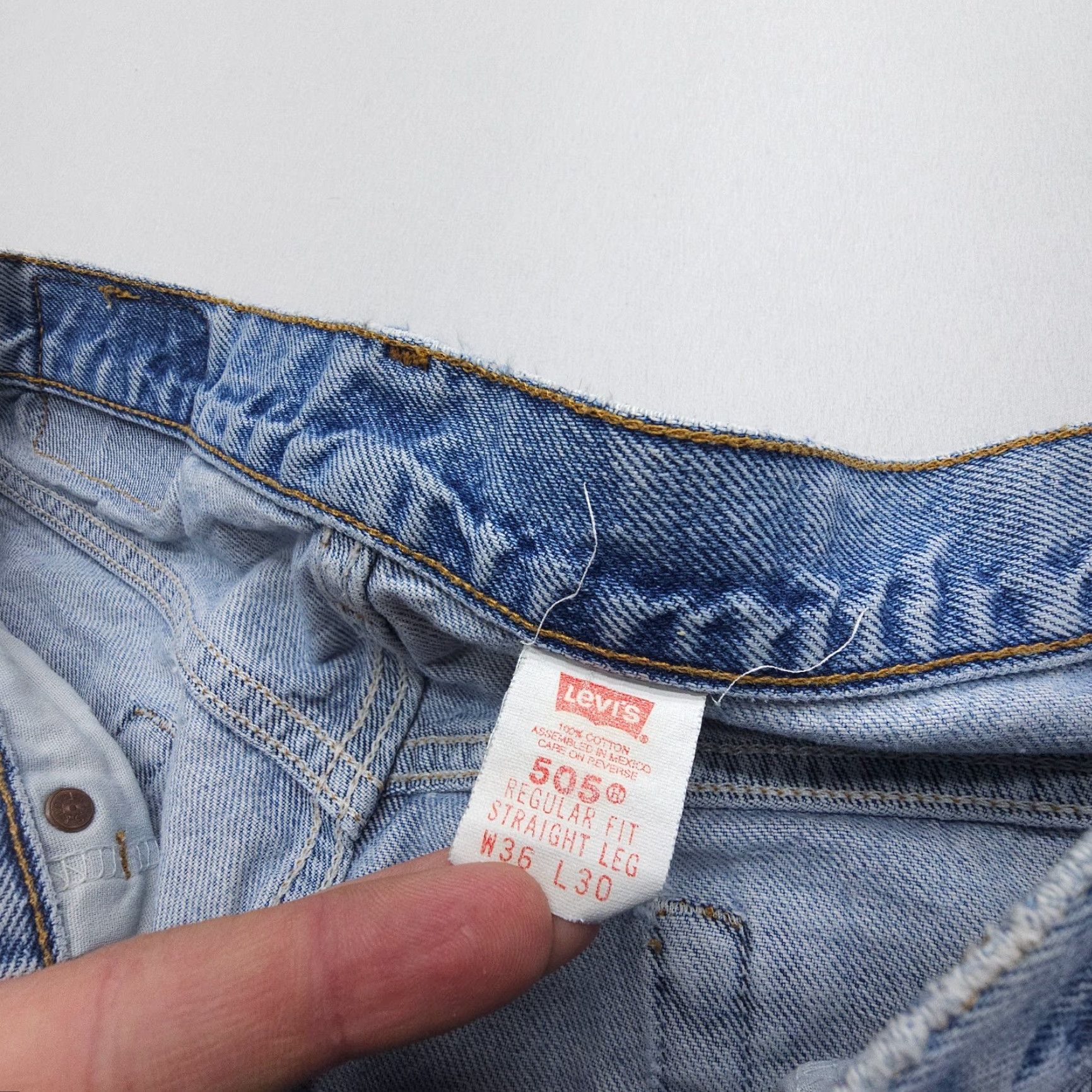 Levi's VINTAGE Levi's 505 Jeans Mens 36 x 30 Light Denim Distressed 90s Straight Pockets 5 Size US 36 / EU 52 - 3 Thumbnail