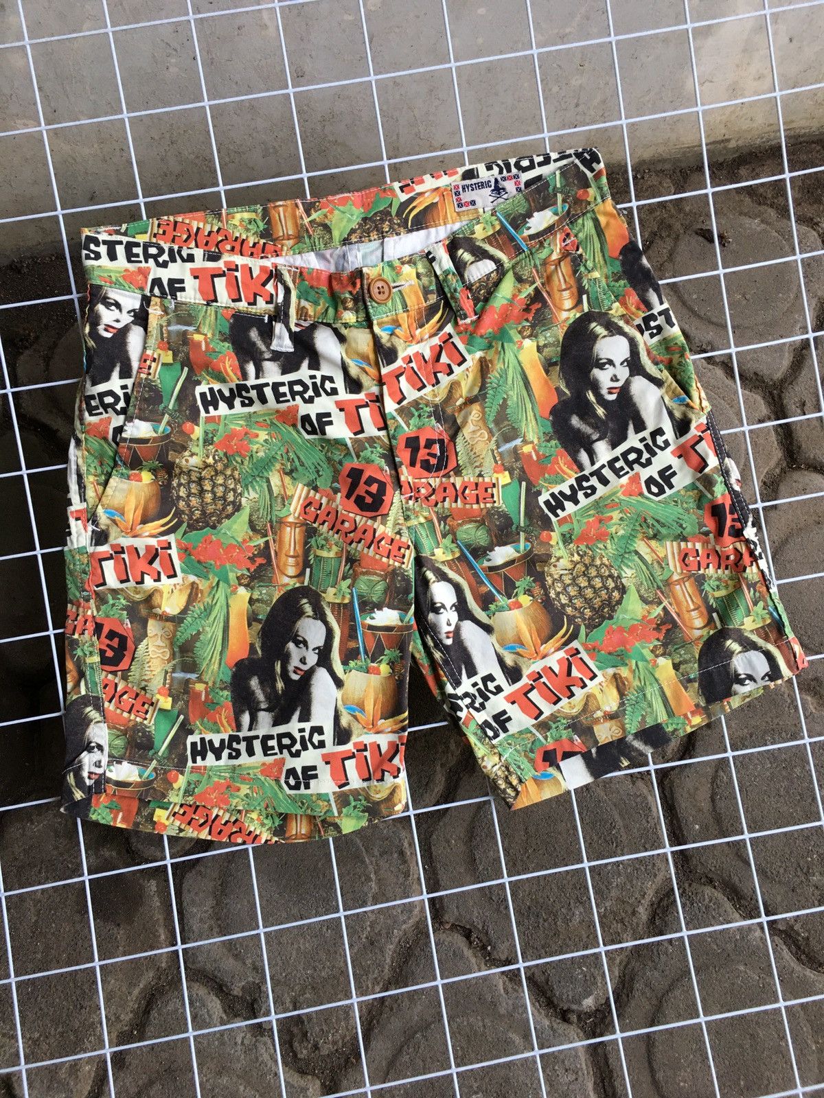 Hysteric Glamour Hysteric Glamour - Hysteric Of Tiki Short Pants Size US 31 - 2 Thumbnail