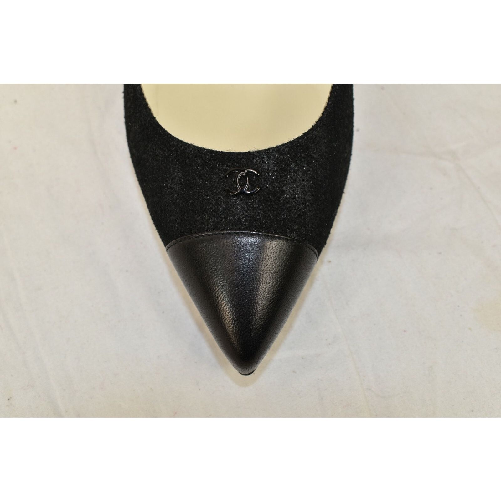 Chanel NEW CHANEL BLACK G28778 SUEDE CC LOGO POINTY TOE PUMPS 37.5 Size US 7.5 / IT 37.5 - 4 Thumbnail