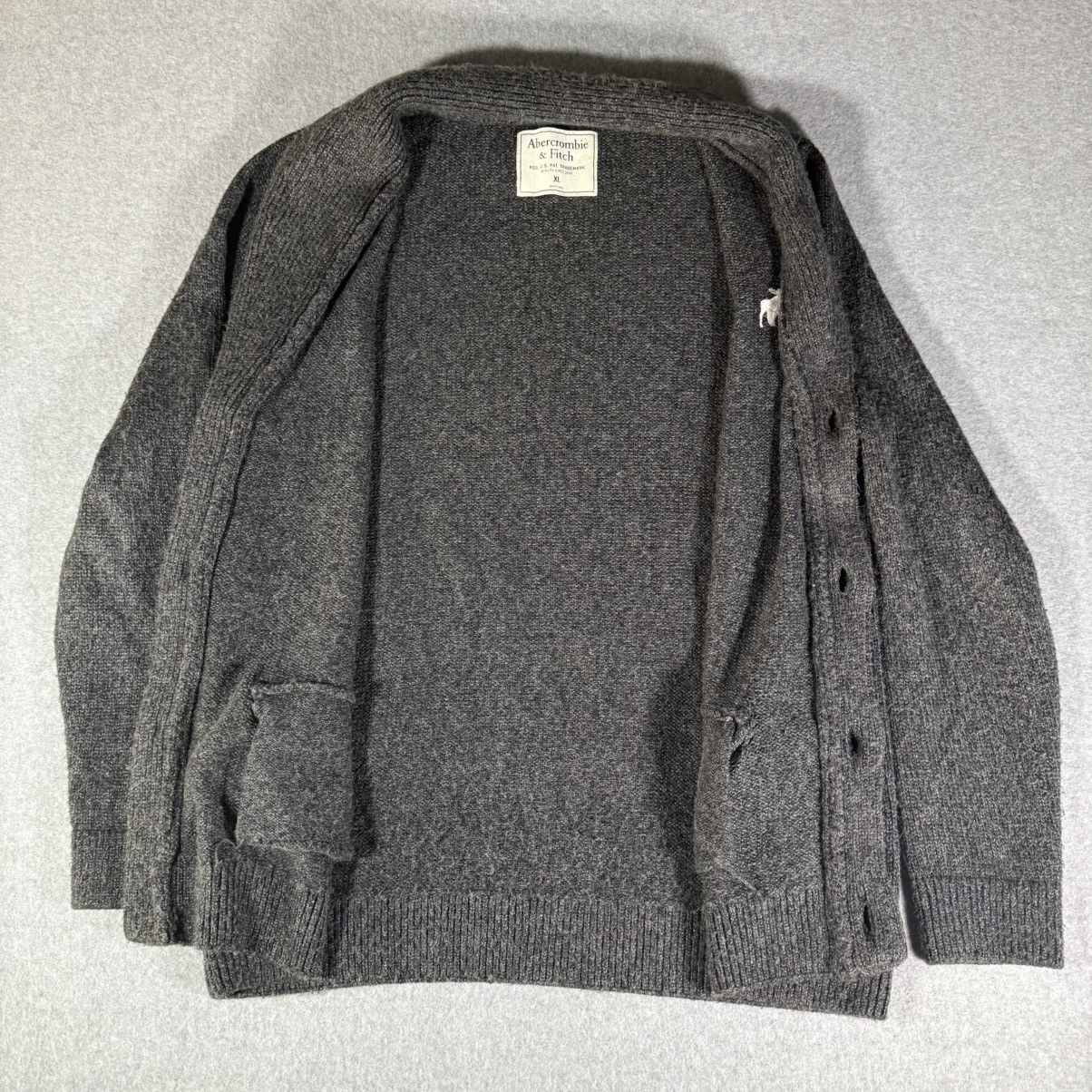 Abercrombie & Fitch Abercrombie & Fitch Men’s Embroidered Gray Cardigan Sweater Size US XL / EU 56 / 4 - 4 Thumbnail
