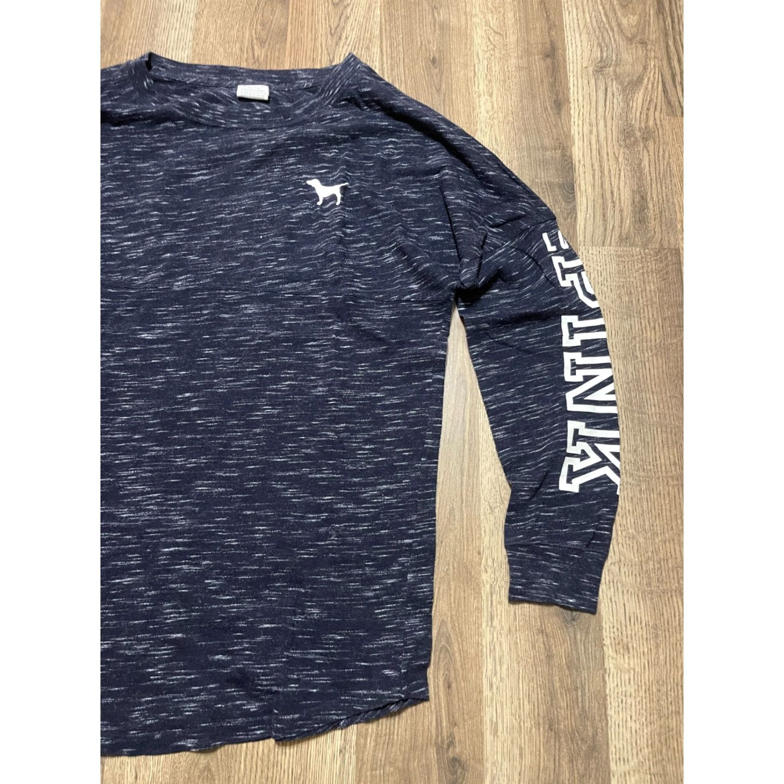 Victoria's Secret Victoria's Secret Shirt Women's XS Blue White Long Sleeve DOG Logo T-Shirt Casual Regular Pullover Neck Round Dog Theme Womens Size XS / US 0-2 / IT 36-38 - 4 Thumbnail