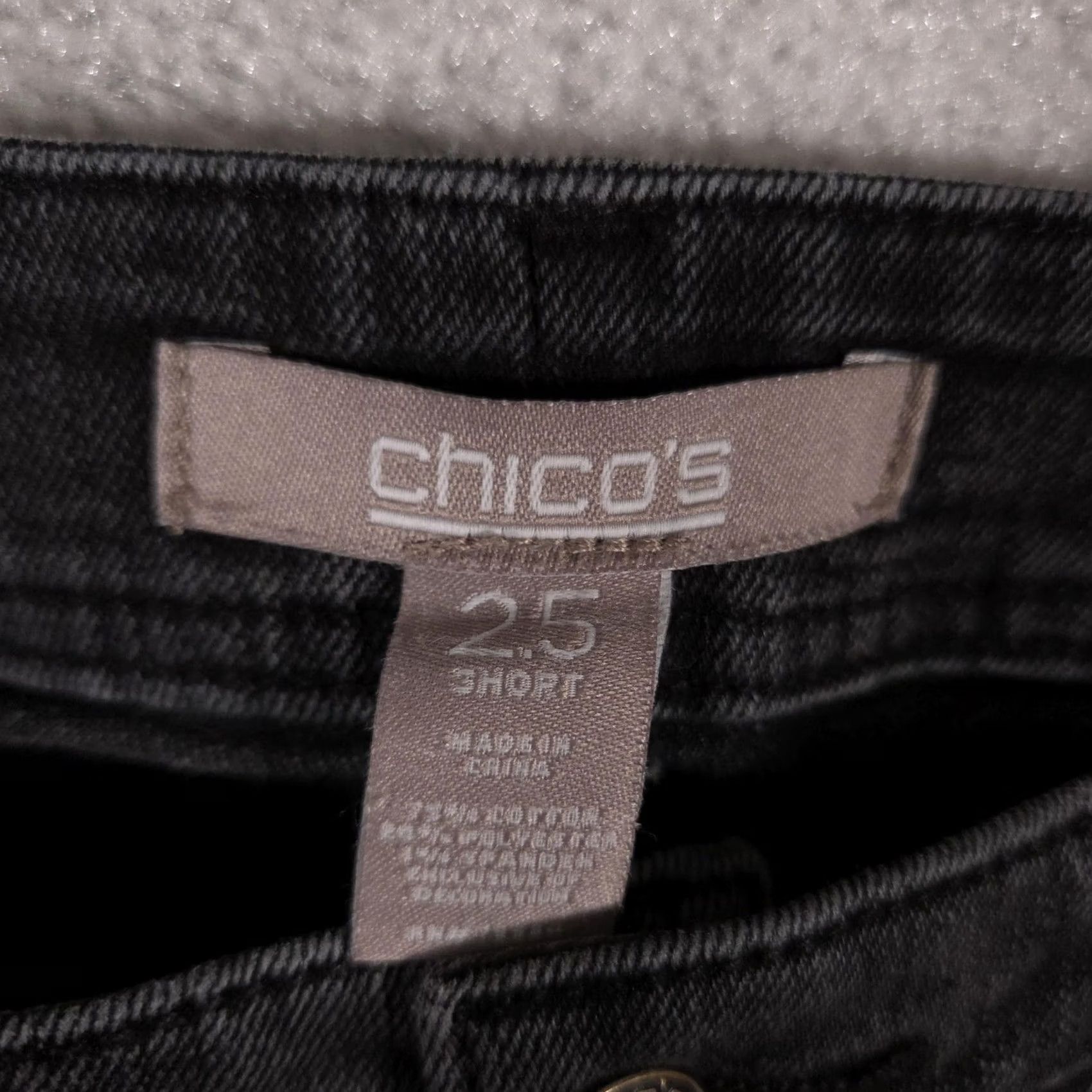 Vintage Chico's Jeans Womens 2.5 Short Black Wash Skinny Denim 5 Pocket Stretch Mid Rise Size 24" / US 00 / IT 34 - 4 Thumbnail