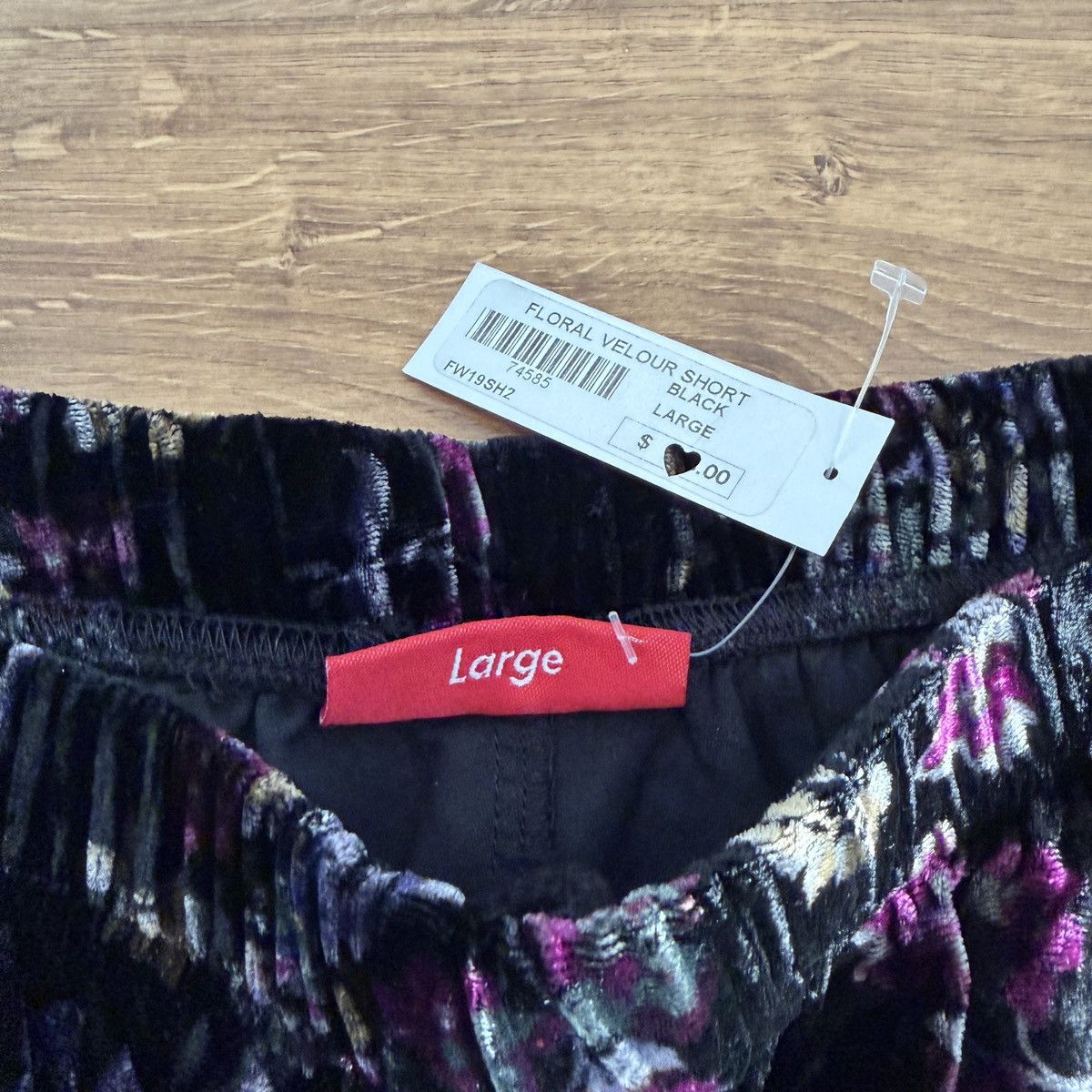 Supreme Supreme Floral Velour Shorts Size Large Size US 35 - 5 Thumbnail