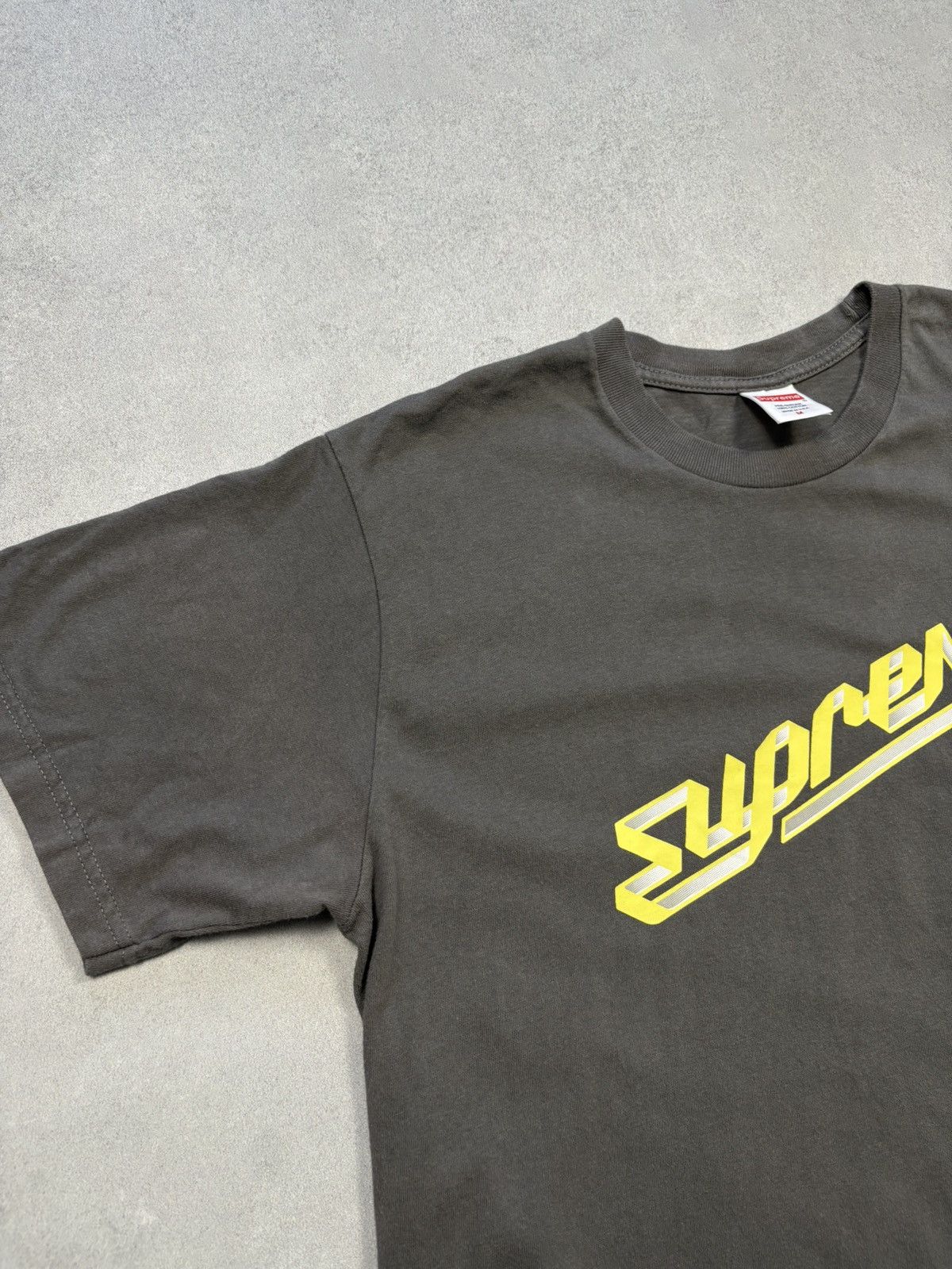 Supreme Supreme Banner Logo T-Shirt FW23 Charcoal Yellow USA Size M Size US M / EU 48-50 / 2 - 4 Thumbnail