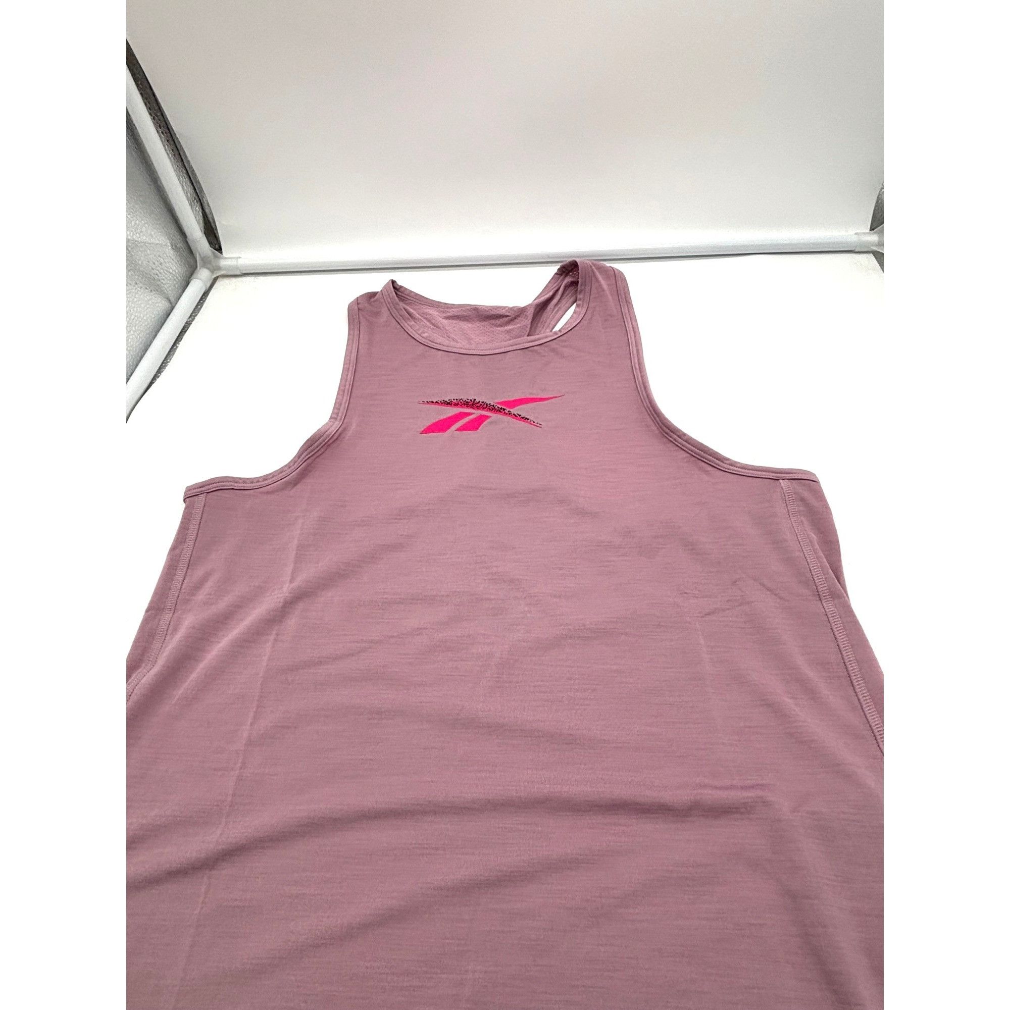 Reebok Reebok Women's ACTIVCHILL Graphic Racerback Tank Top in Inf Size S / US 4 / IT 40 - 5 Thumbnail