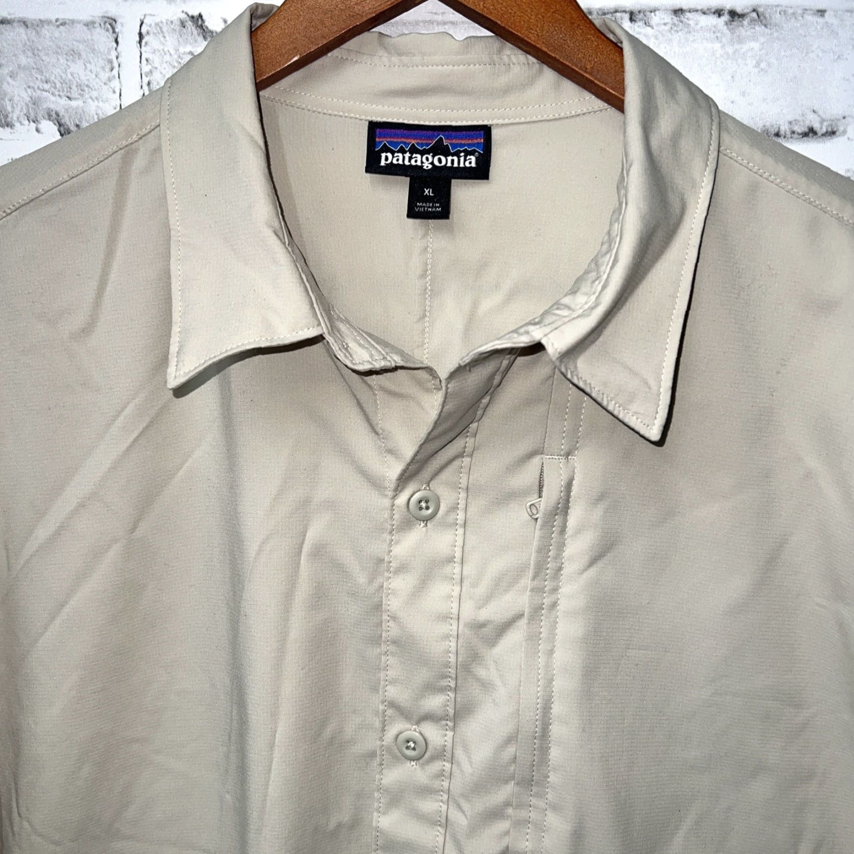 Patagonia Patagonia Beige Button Up Shirt Mens Size XL Size US XL / EU 56 / 4 - 2 Thumbnail