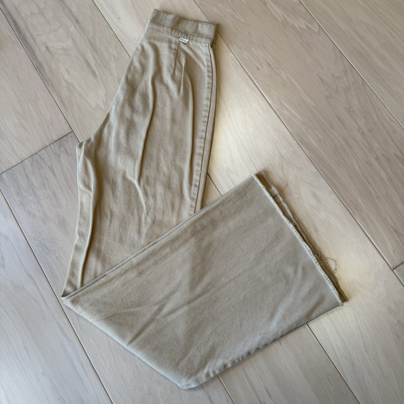 Levi's × Vintage Vintage Levis Pleated Flare Pants 24 For Women 70s Bell Size 24" / US 00 / IT 34 - 9 Thumbnail