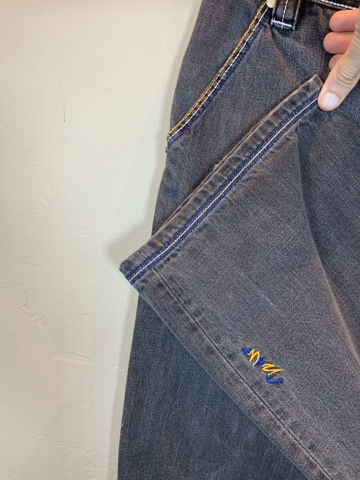 Coogi *RARE* Vintage 1990’s COOGI Embroidered Faded Denim Jeans Size US 28 / EU 44 - 8 Thumbnail