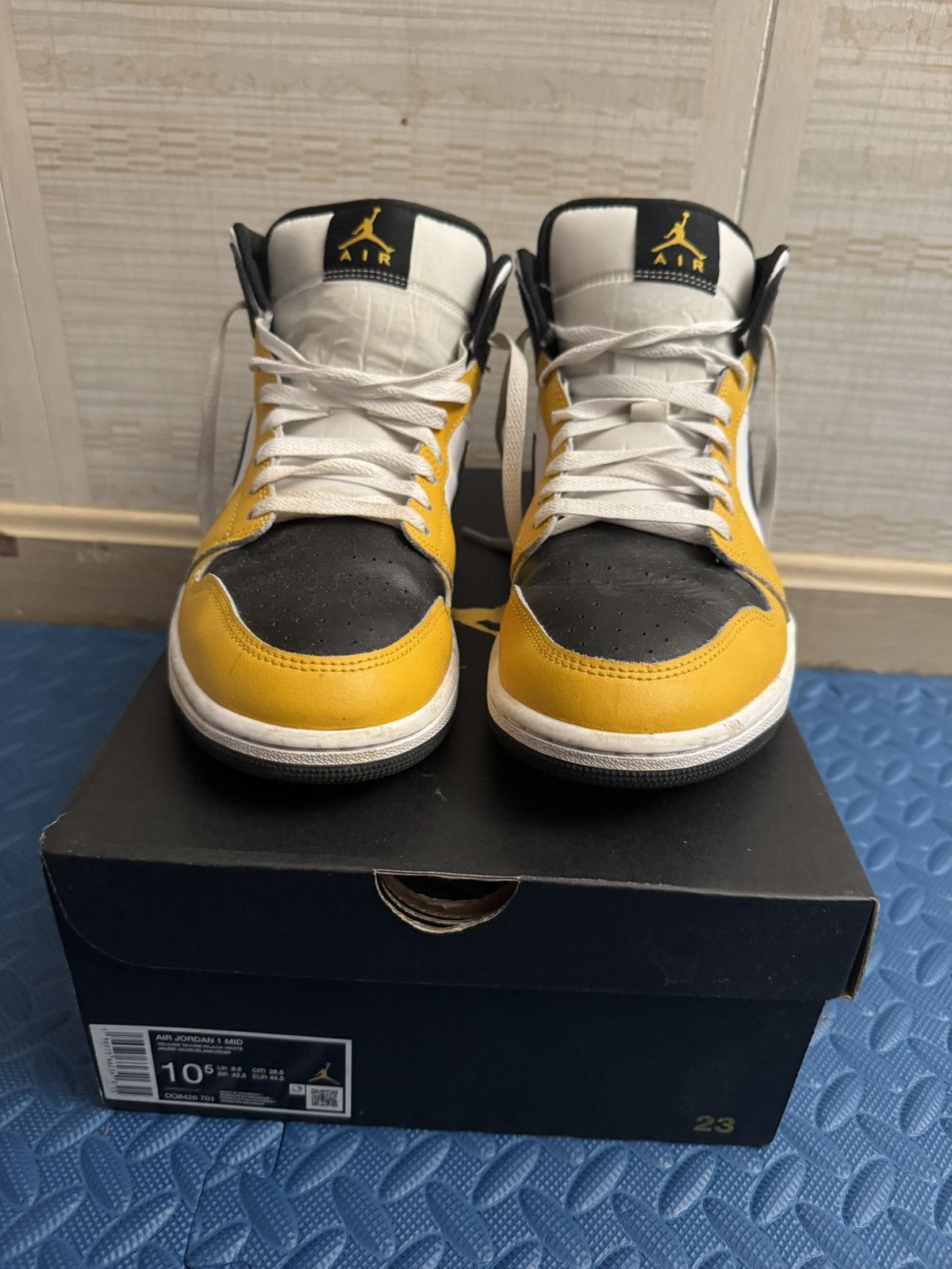 Jordan Brand Air Jordan 1 Mid Size US 10.5 / EU 43-44 - 1 Thumbnail