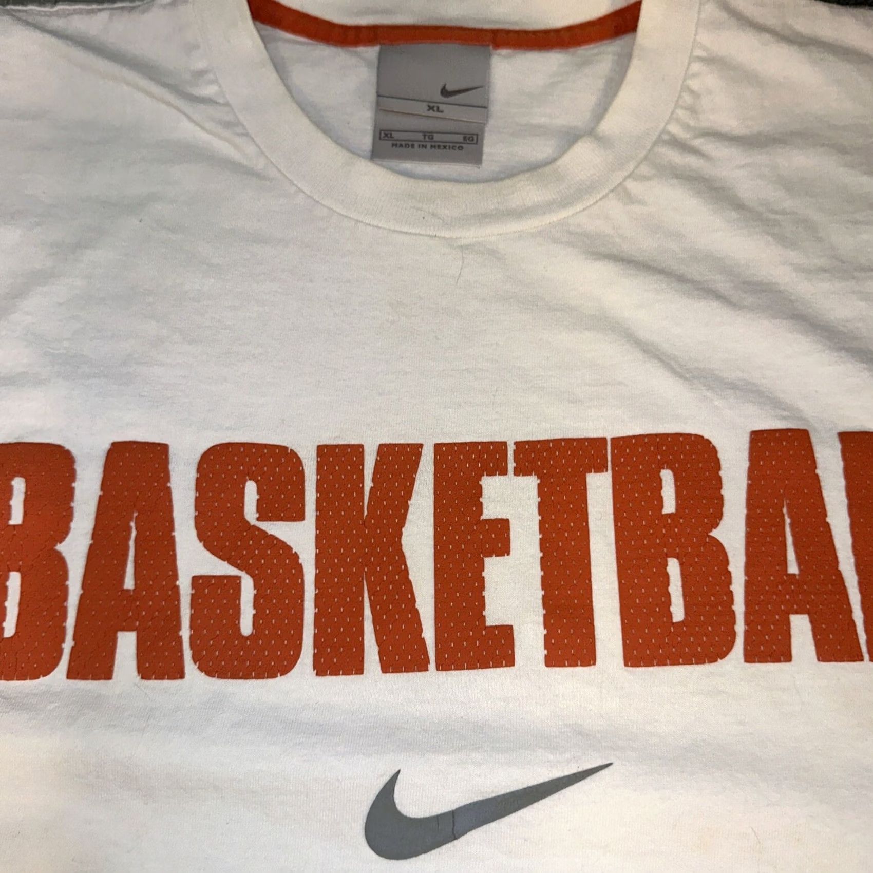 Nike VINTAGE Nike T-Shirt Men XL White Silver Tag Y2K Metal Theme Size US XL / EU 56 / 4 - 2 Thumbnail