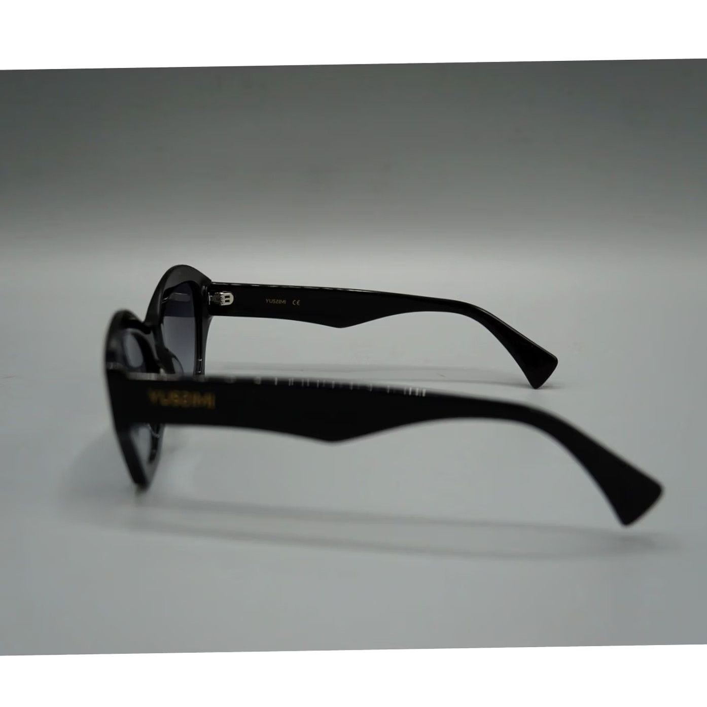 Vintage Yussimi WR2023-50 C3 Geometric Butterfly Cat-Eye Sunglasses Gray Gradient Lens Black Gloss Size ONE SIZE - 3 Thumbnail