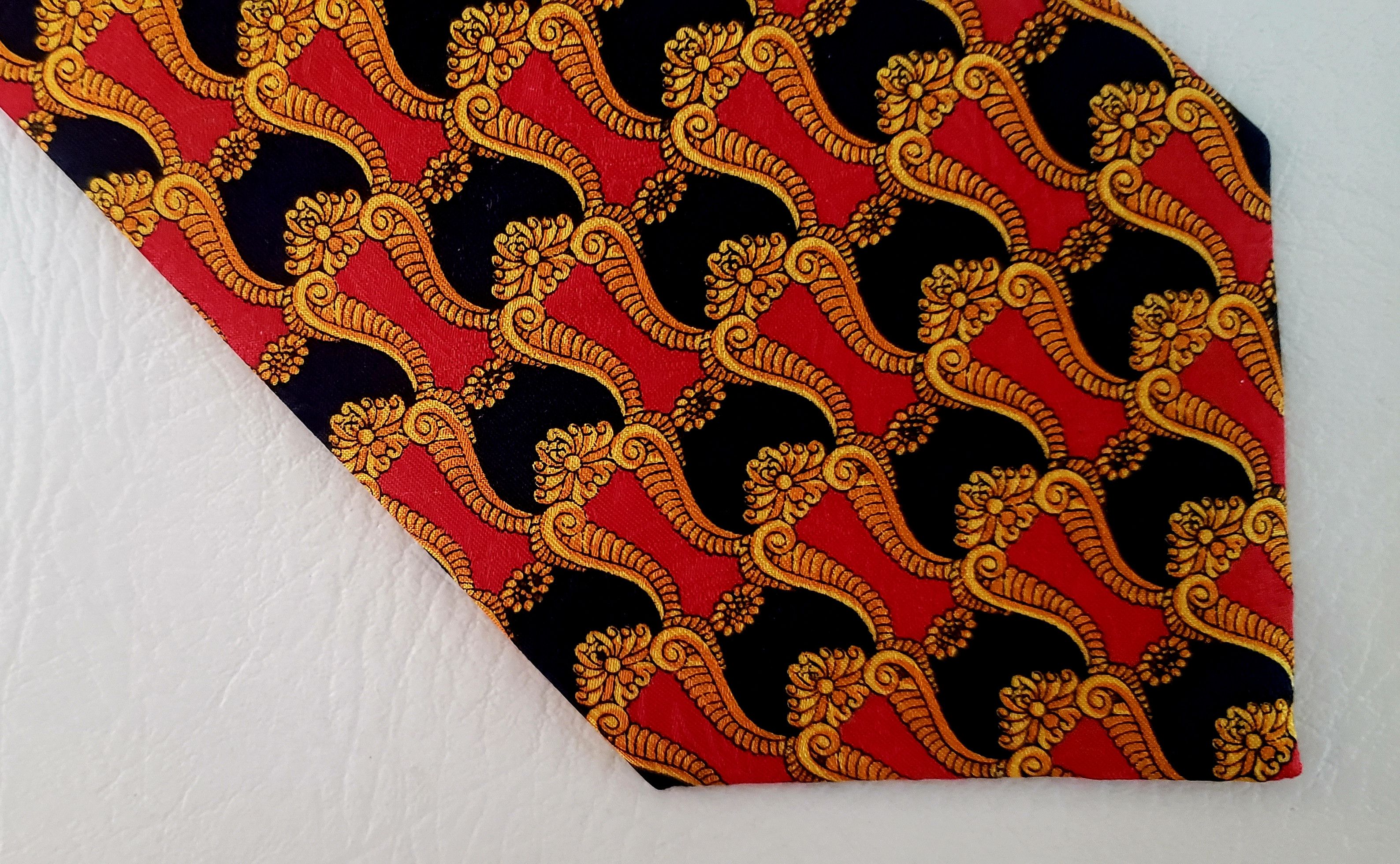 Vintage Adolfo silk neck tie Italy black red gold 1980s Size ONE SIZE - 3 Thumbnail