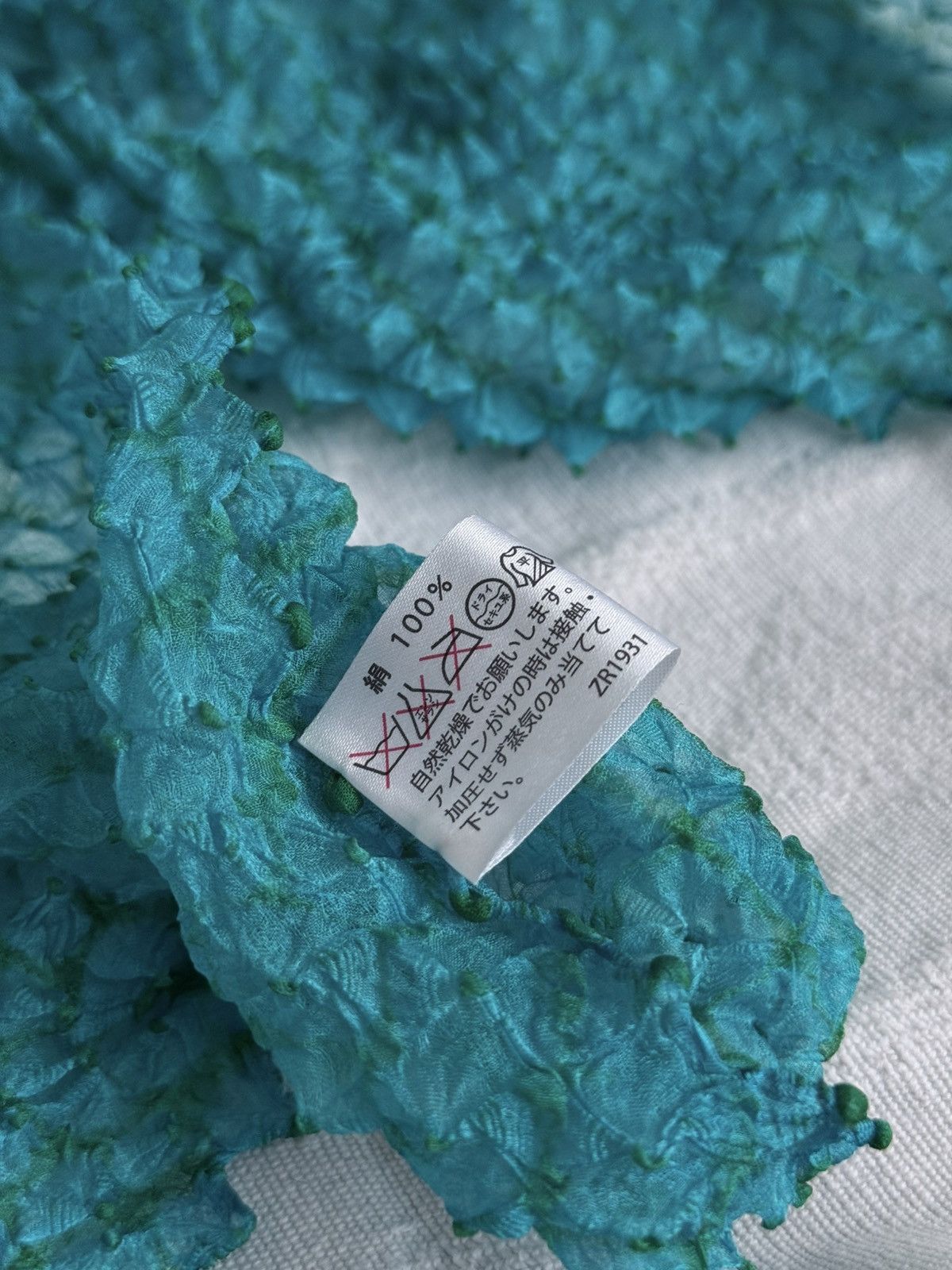 Issey Miyake Issey Miyake Style Shibori Silk Japanese Scarf Size ONE SIZE - 4 Thumbnail