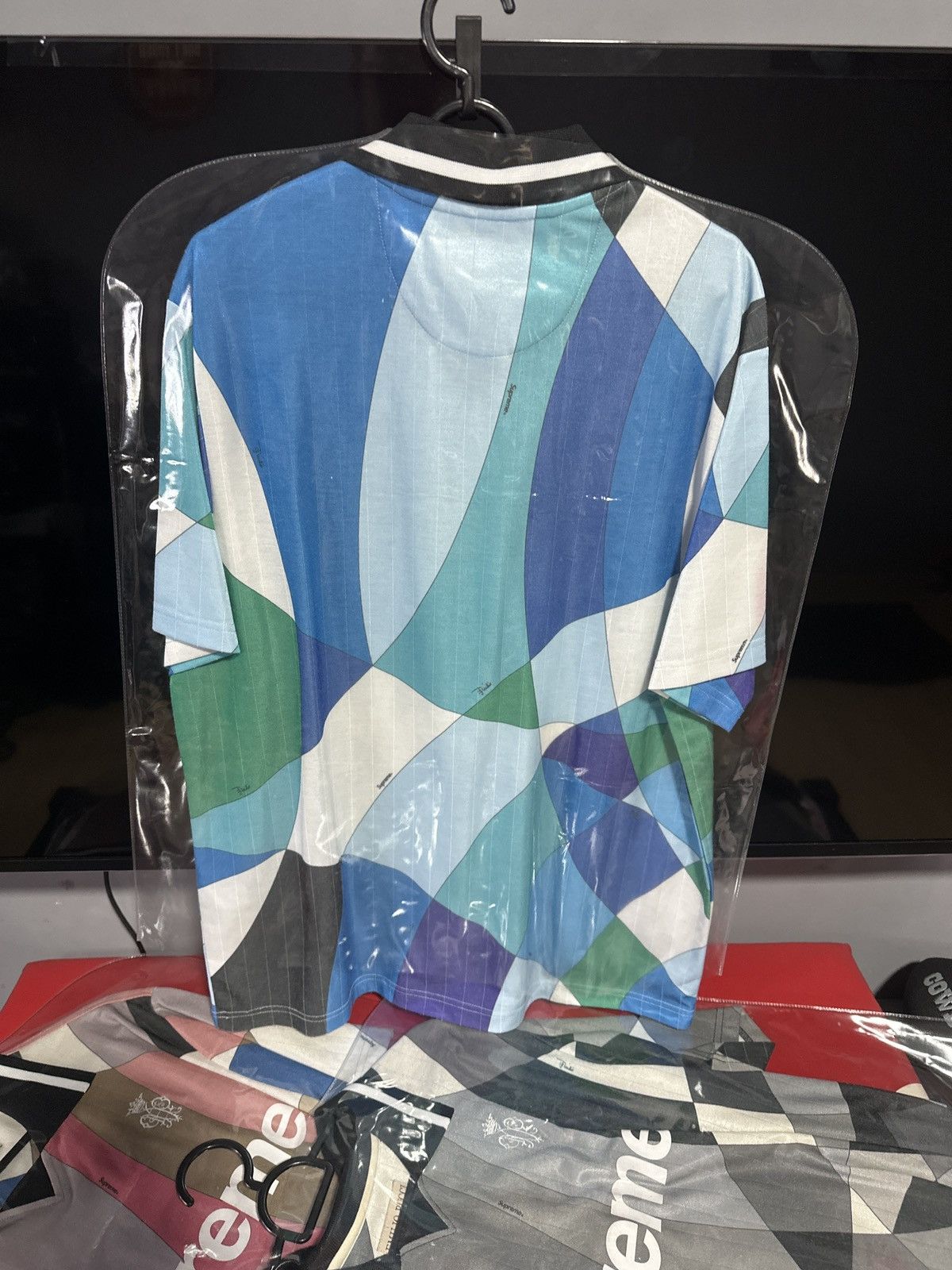 Supreme Supreme Emilio Pucci Size US M / EU 48-50 / 2 - 4 Thumbnail