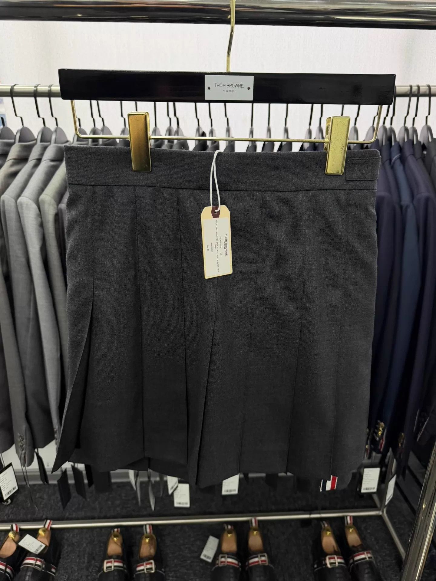 Thom Browne Thom Browne Women's Classic Charcoal Gray Pleated Skirt Size 26" / US 2 / IT 38 - 1 Thumbnail