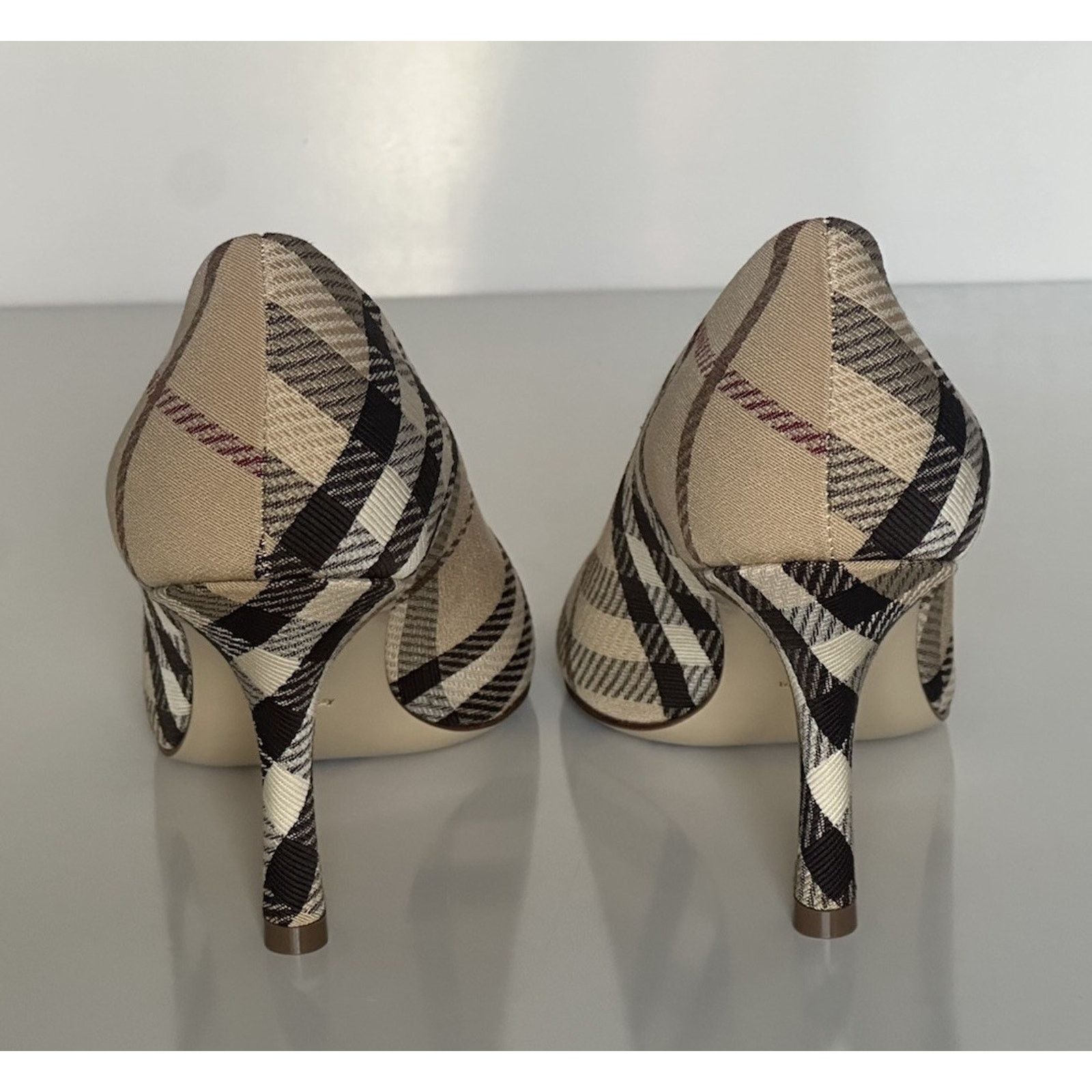 Burberry Burberry Women's Pump Alabaster IP Check Shoes 9 US 8100970 Size US 9 / IT 39 - 8 Thumbnail