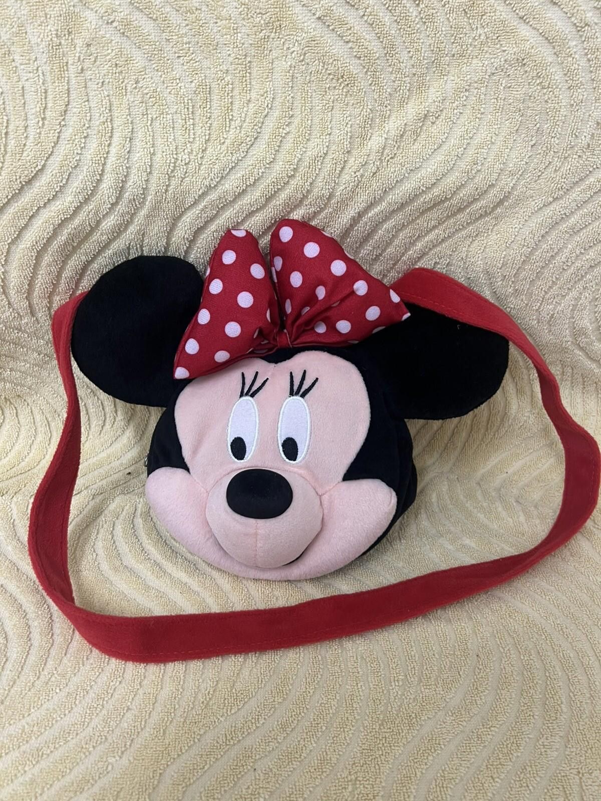 Black Pyramid Minnie Mouse Kids Plush Bag Purse 3D Face Shoulder Strap Size ONE SIZE - 1 Thumbnail