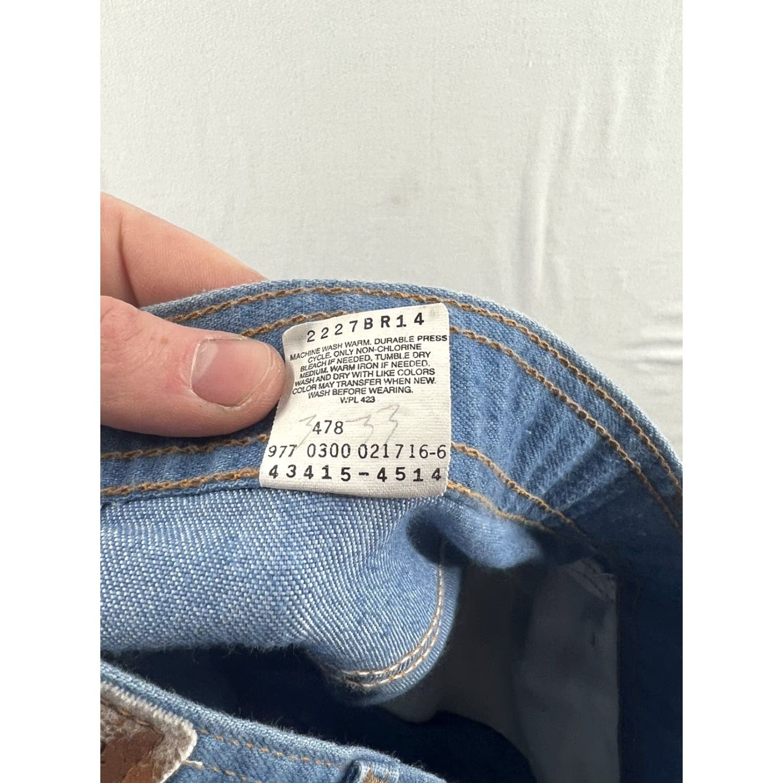 Levi's VINTAGE Levi's Denim Jeans Baggy Straight Leg 34x26 Medium Wash Blue USA Levi's 505 Mens Jeans Straight 34 Regular Blue Baggy Vintage Mens Jeans Size US 34 / EU 50 - 3 Thumbnail
