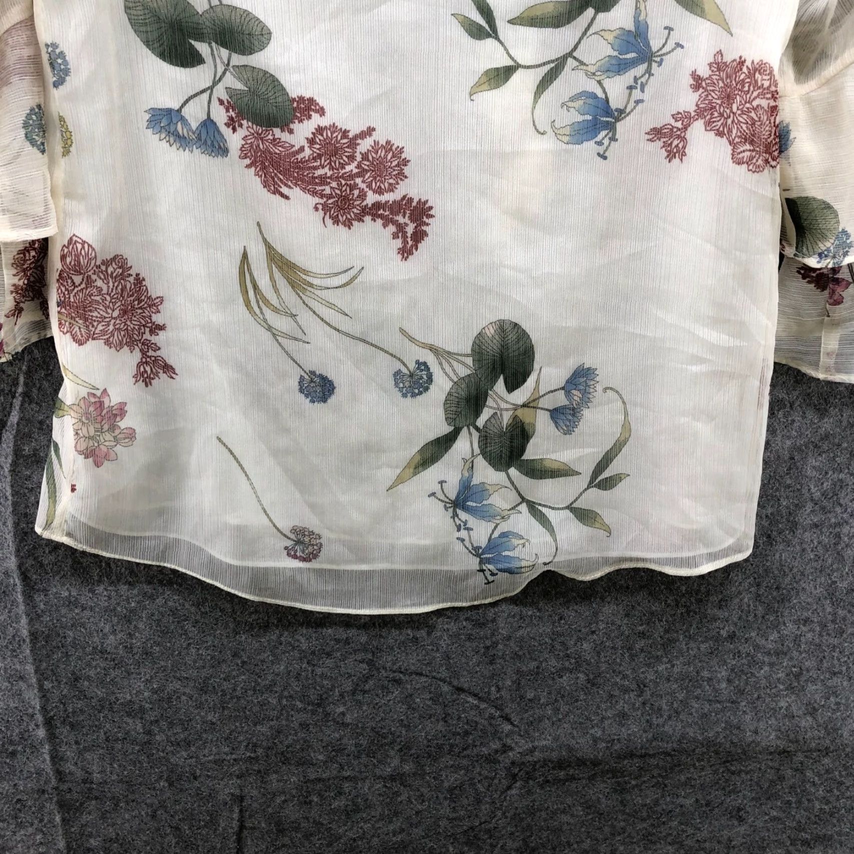 River Island River Island Womens Floral Blouse Size 2 Tiered Ruffle Sleeve Beige V-neck Size XS / US 0-2 / IT 36-38 - 4 Thumbnail