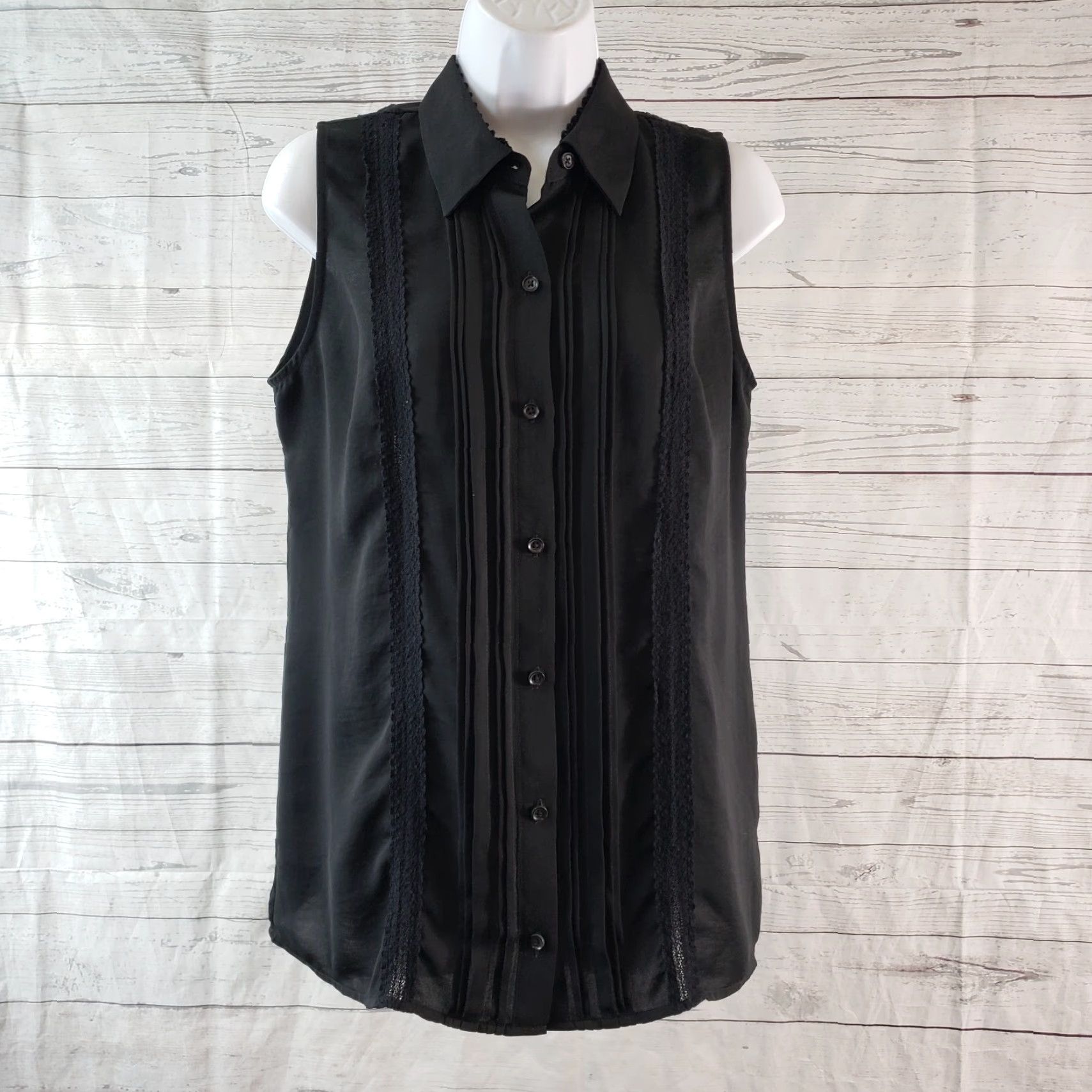 Vintage Cabi 3266 Womens Jagger Button Front Top Blouse Sleeveless Lace Black 5.0 oz Polyester Small Shirt Womens Size S Size S / US 4 / IT 40 - 2 Thumbnail
