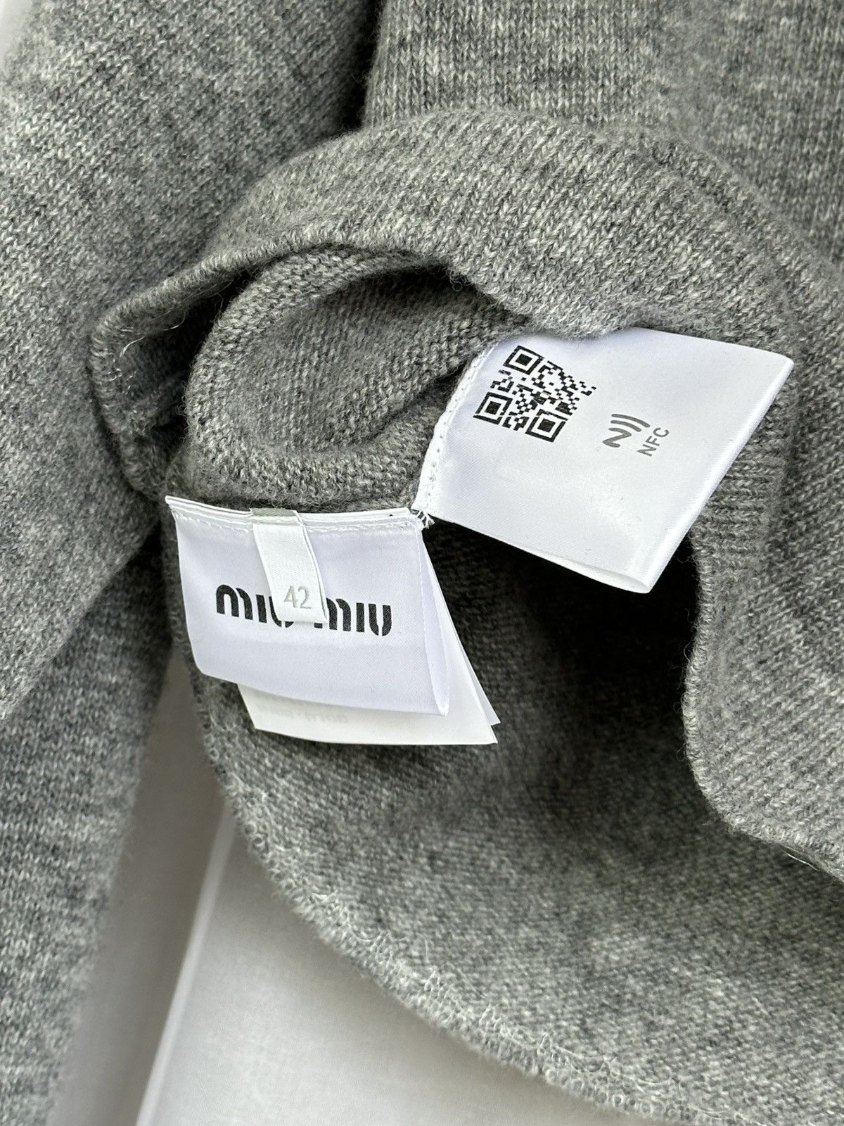 Miu Miu *NEW* MIU MIU SS2022 $1890 Cropped Logo Sweater runway wool Size M / US 6-8 / IT 42-44 - 12 Thumbnail