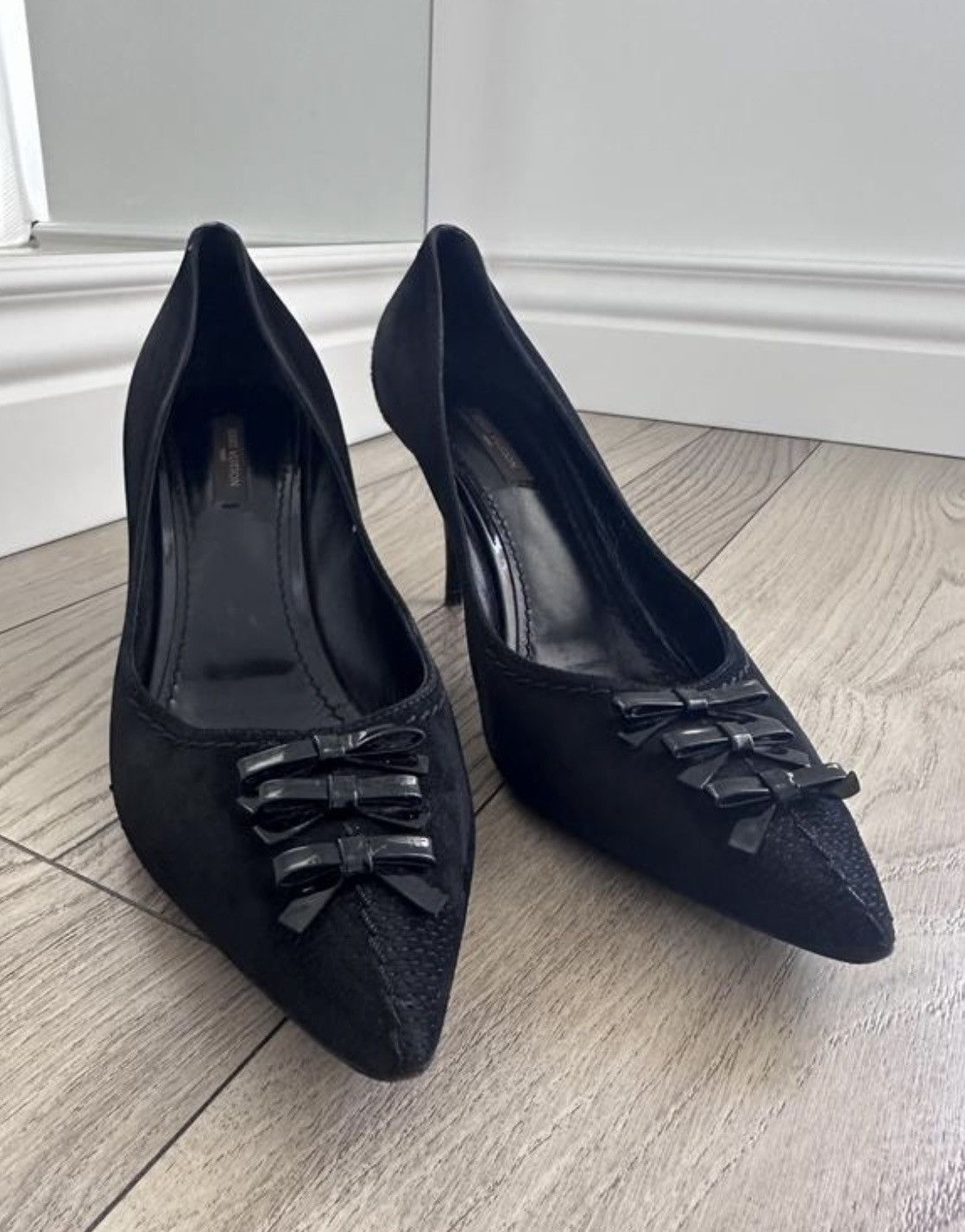 Louis Vuitton Vintage Louis Vuitton Ribbon Suede Pumps Size US 8.5 / IT 38.5 - 1 Thumbnail
