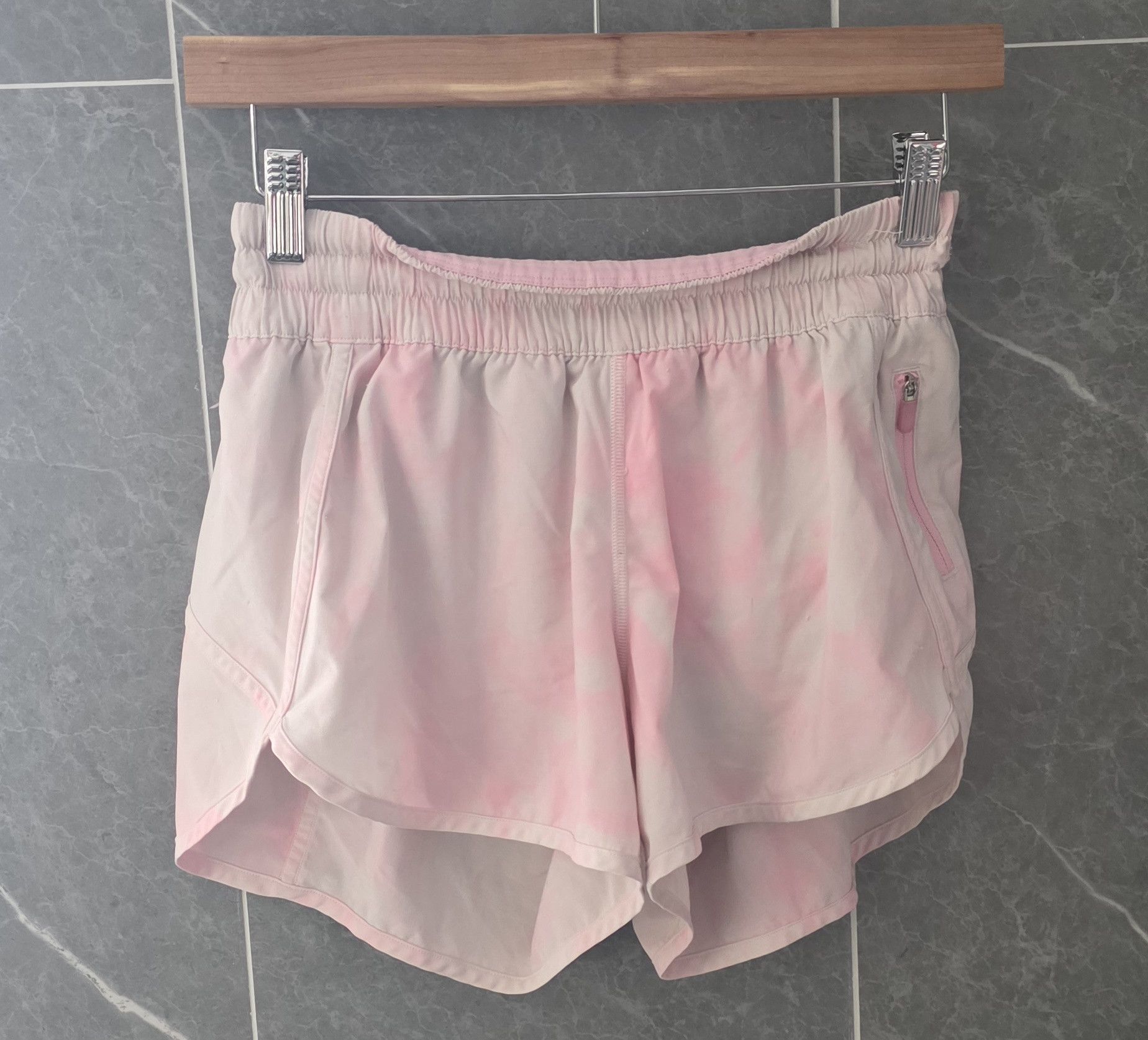 Lululemon Lululemon Run Speed Short Dye Barely Pink Bleached Coral 8 Size 30" / US 8 / IT 44 - 1 Thumbnail