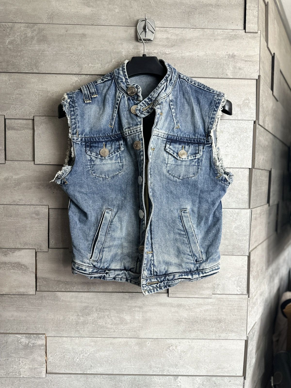 Dsquared2 Rare Cropped Distressed Dsquared2 Denim Vest Runway SS2005 Size US L / EU 52-54 / 3 - 1 Thumbnail
