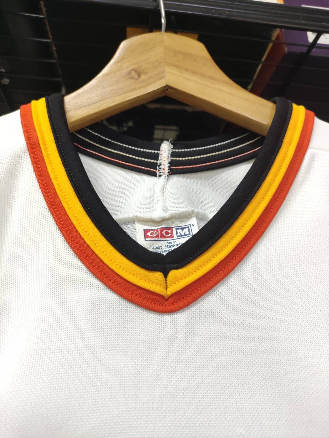 NHL Vtg 90's Vancouver Canucks No.88 CCM Jerseys Size US M / EU 48-50 / 2 - 4 Thumbnail