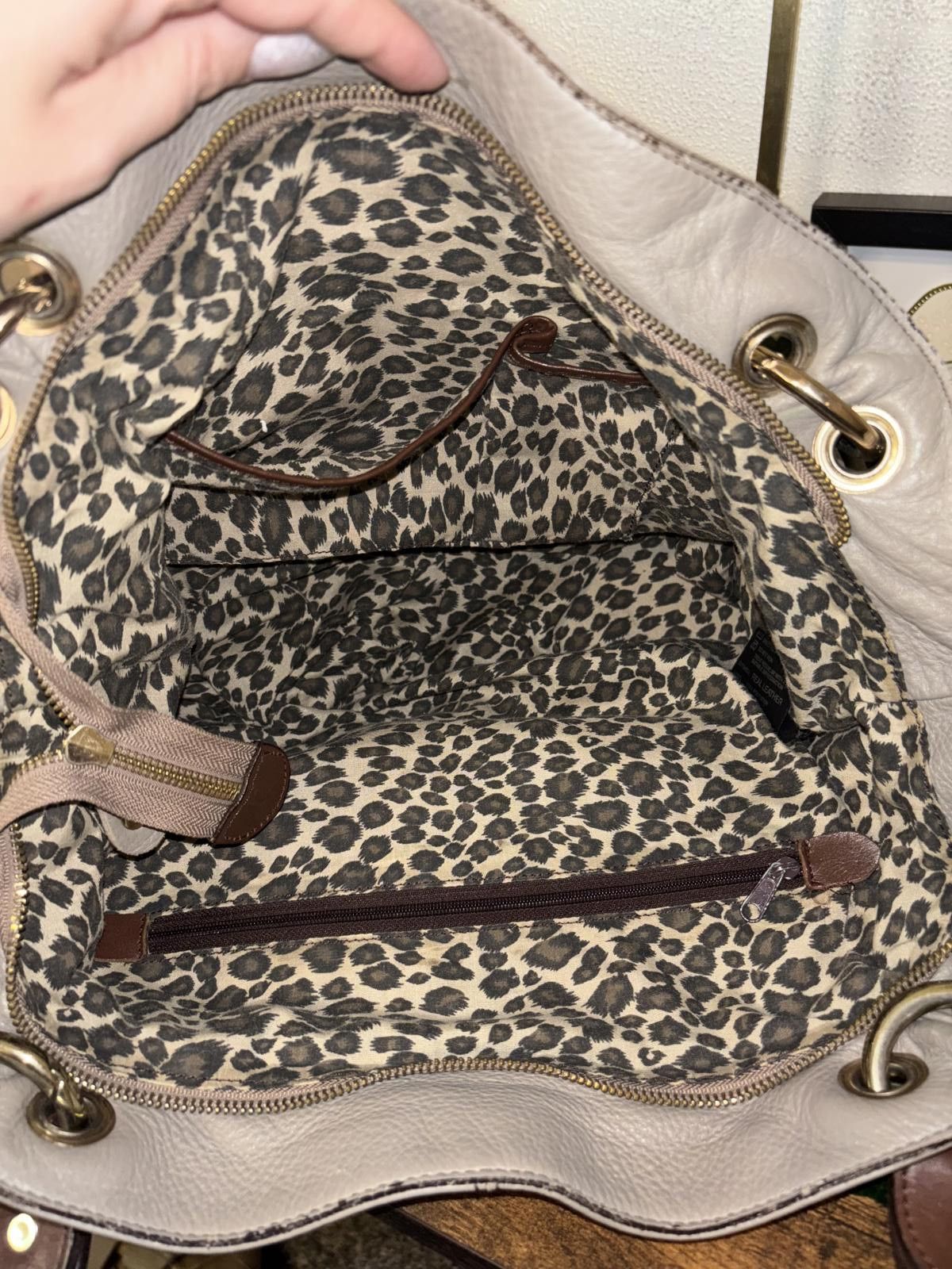 Other Taupe Greige Pebbled Leather Tote Gold Hardware Size ONE SIZE - 5 Thumbnail