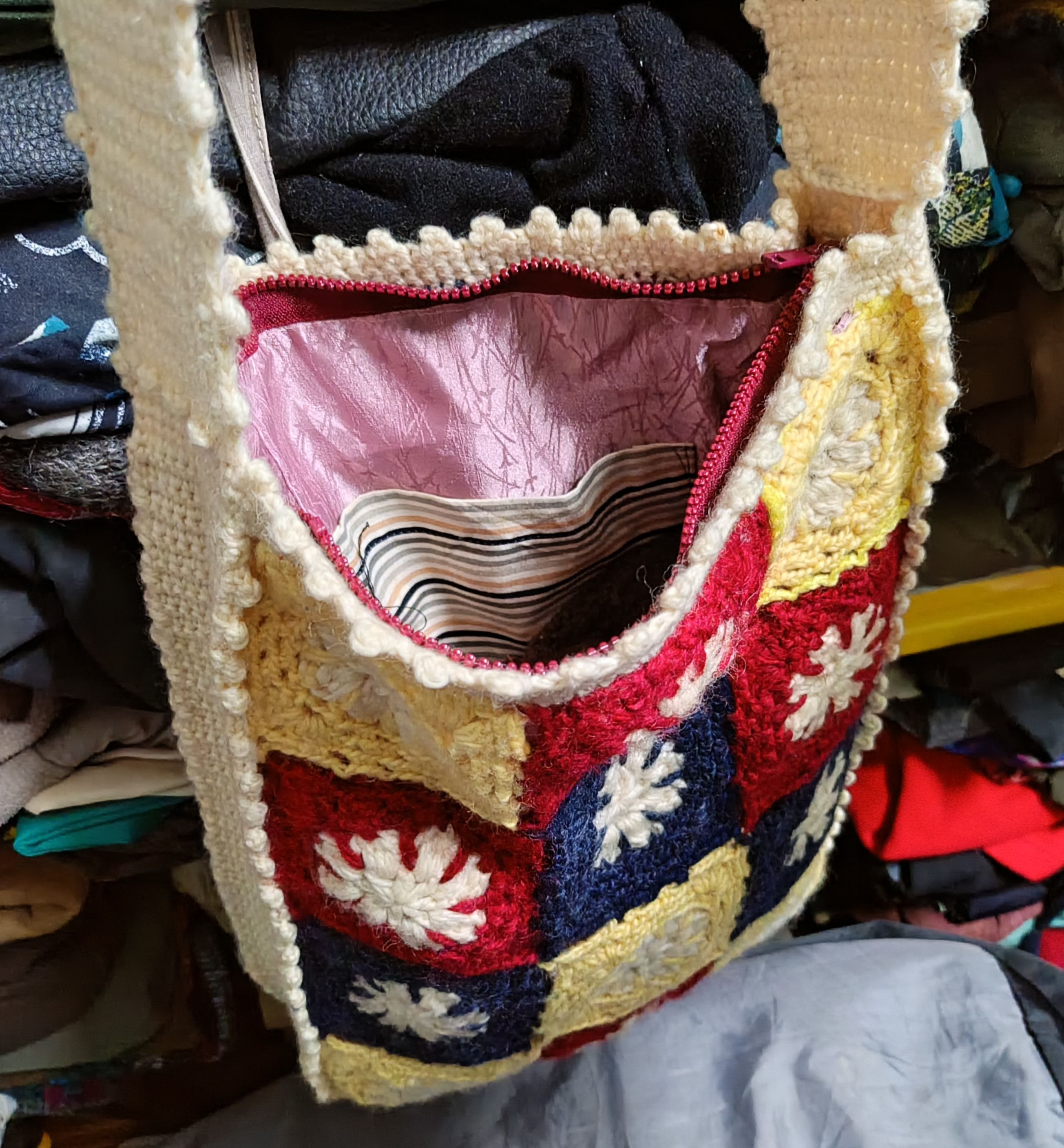 Handmade × Vintage Crochet Crossbody Granny Square Bag Size ONE SIZE - 8 Thumbnail