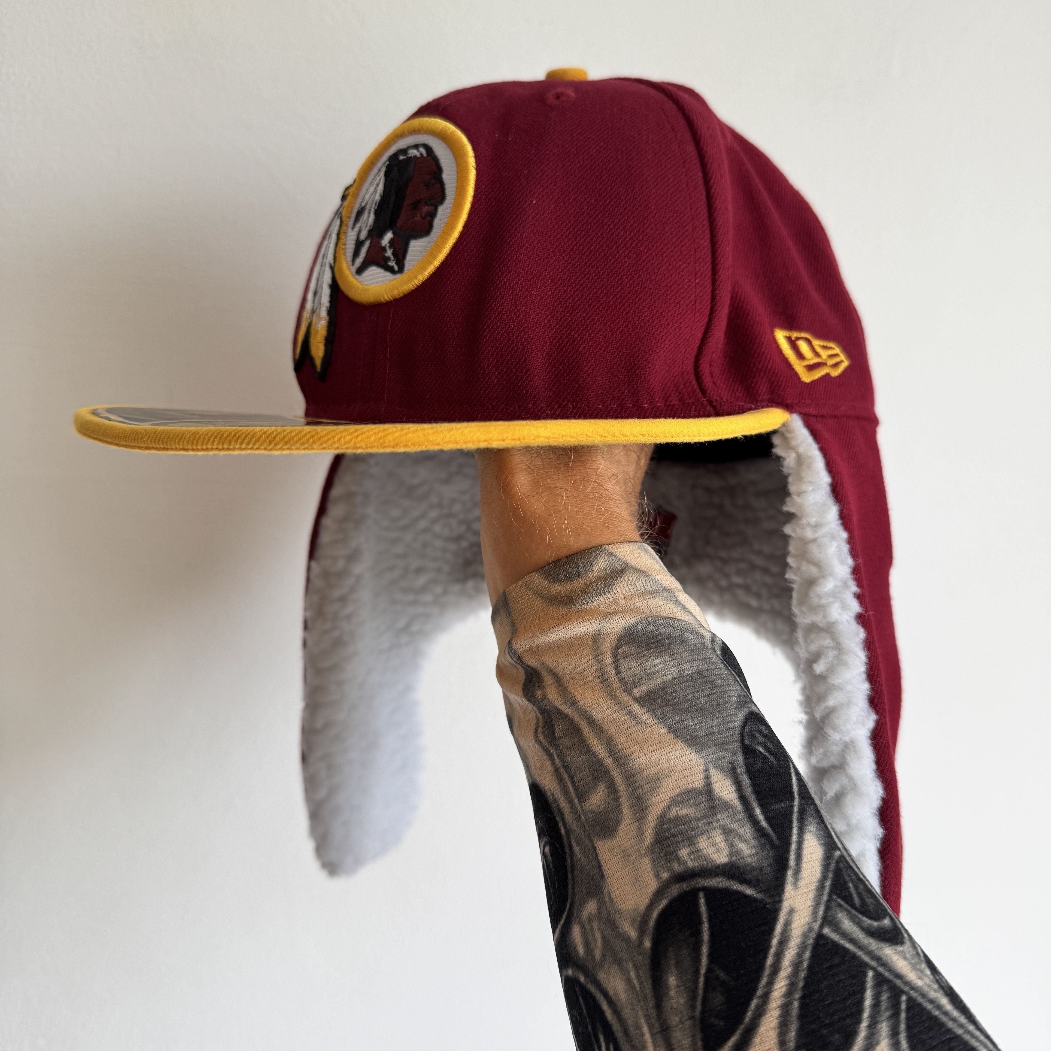NFL New Era Redskins sherpa ear flap 59FIFTY winter cap XL Size 42 - 2 Thumbnail