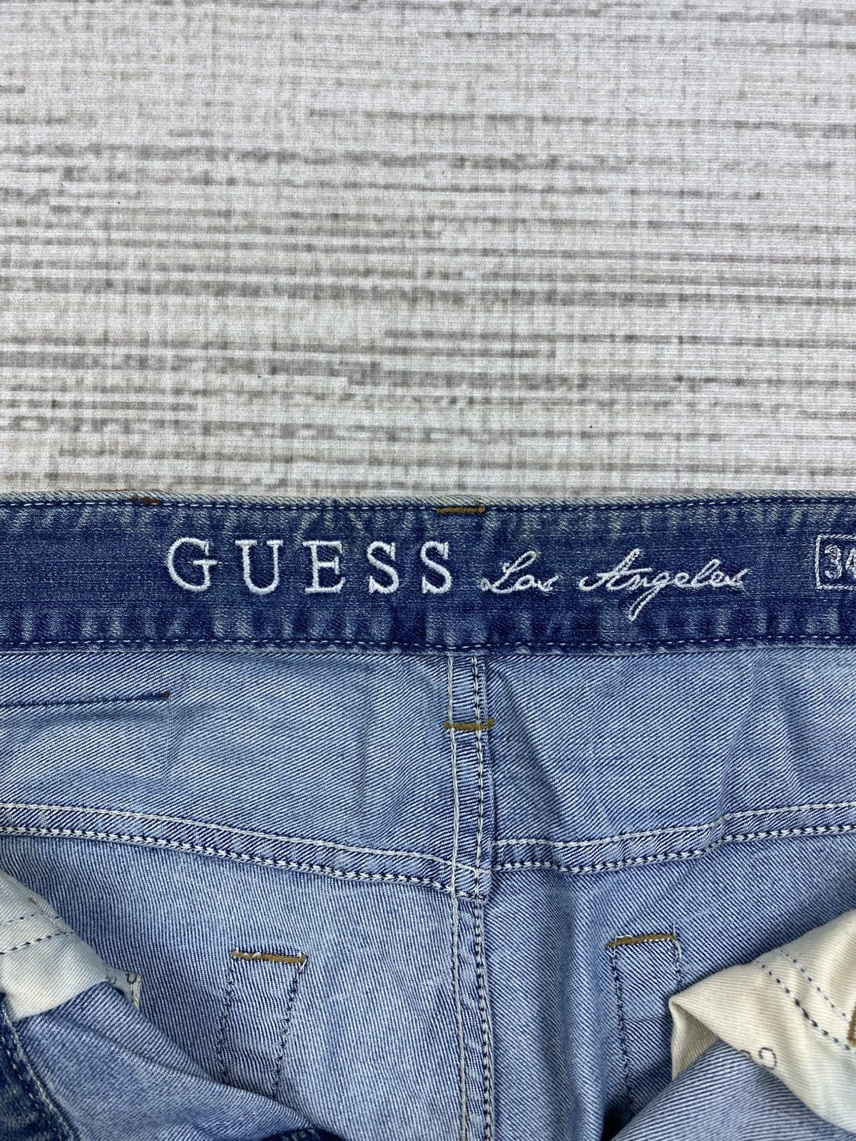 Guess × Vintage Vintage Guess Los Angeles Metal Logo Denim Jeans Size US 31 - 12 Thumbnail