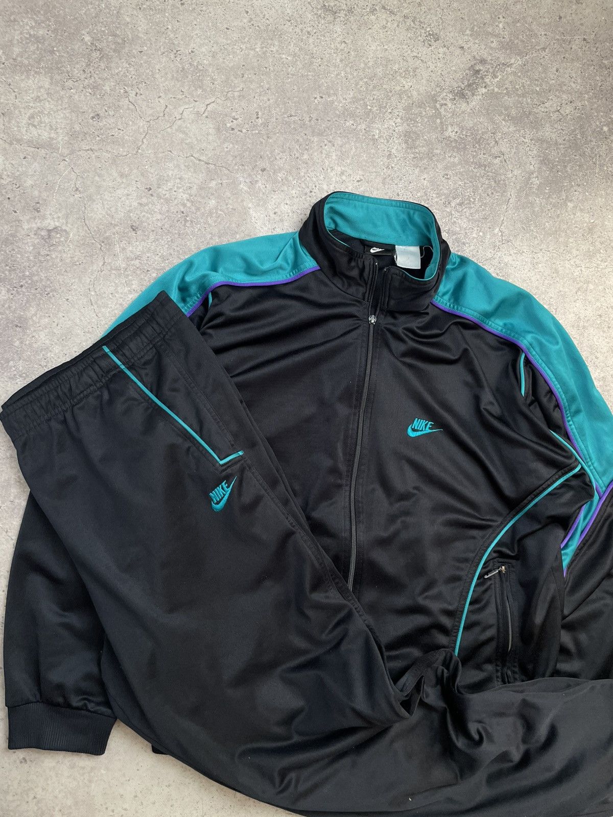 Nike Vintage Nike Tracksuit Suit Jacket And Pants 90s Big Swoosh Size US L / EU 52-54 / 3 - 2 Thumbnail