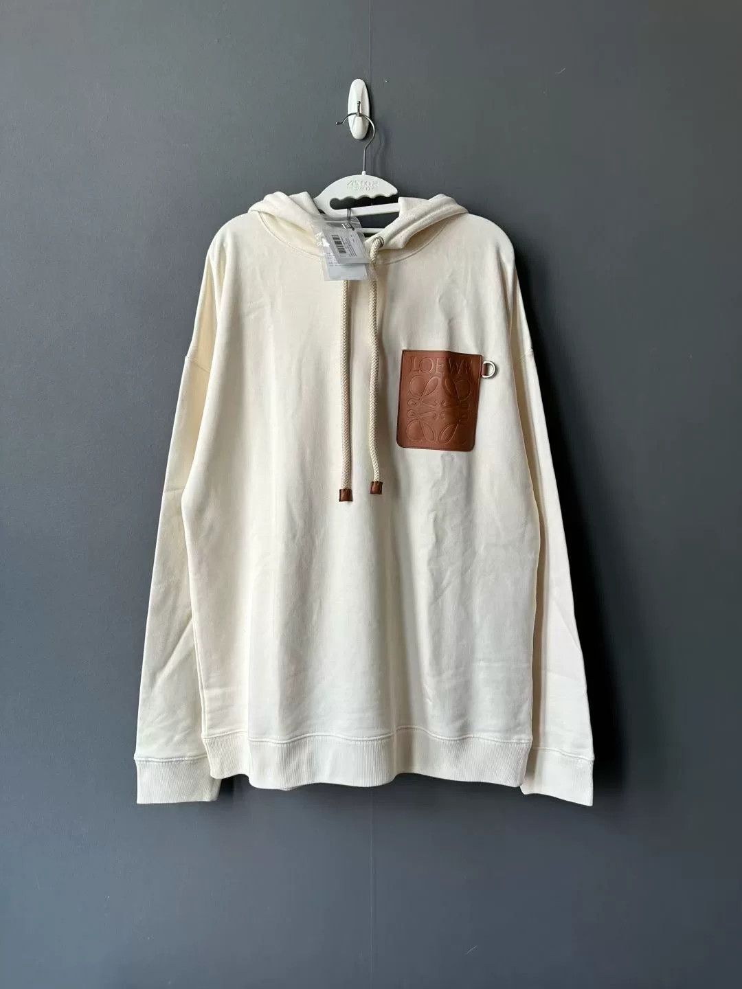 Loewe loewe cream hoodie with leather patch Size US M / EU 48-50 / 2 - 1 Thumbnail