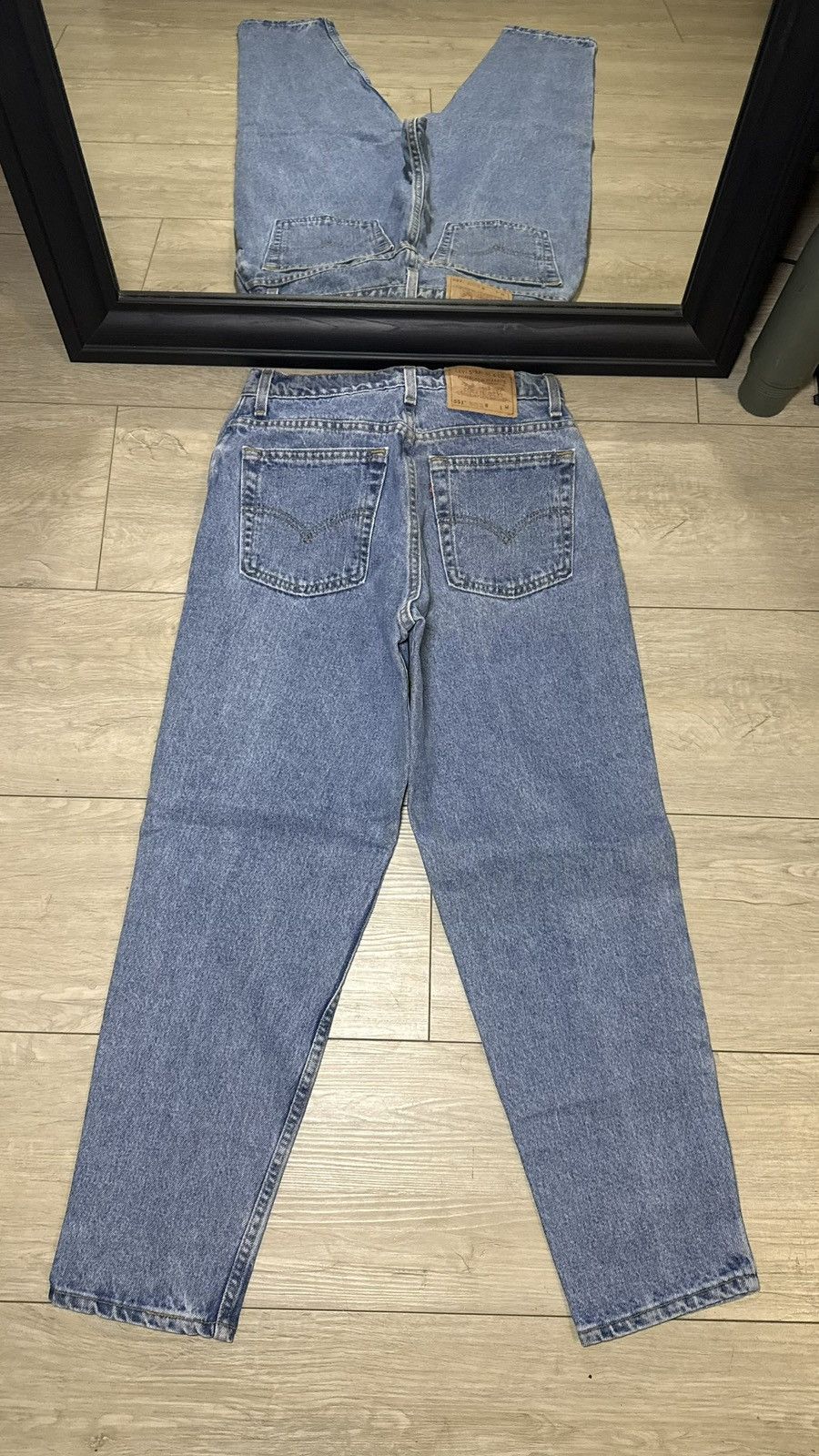 Levi's Vintage 1990s Levis 551 Relaxed Fit Tapered Leg Women’s Jean Size 34" / US 12 / IT 48 - 2 Thumbnail