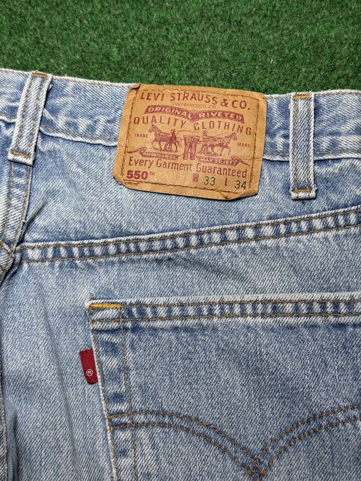 Levi's Vintage Clothing Vintage Levi’s 550 Relaxed Light Wash 32x34 Grunge Jeans Size US 32 / EU 48 - 2 Thumbnail
