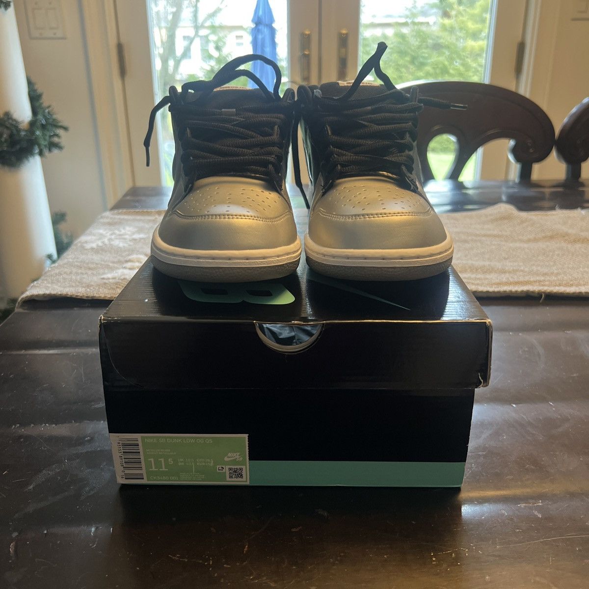 sb dunk low supreme jewel swoosh silver