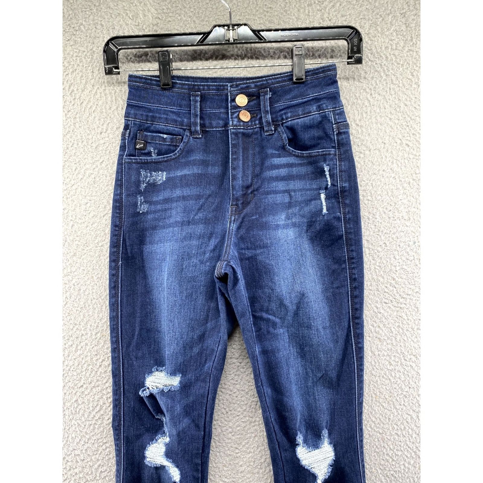 Vintage KAN CAN Signature Distressed Dark Wash Women's Jeans Size 0/23 Slim 5-Pocket Denim Mid Rise Distressed Button Zipper Stretch Jeans Size 25" / US 0 / IT 36 - 3 Thumbnail
