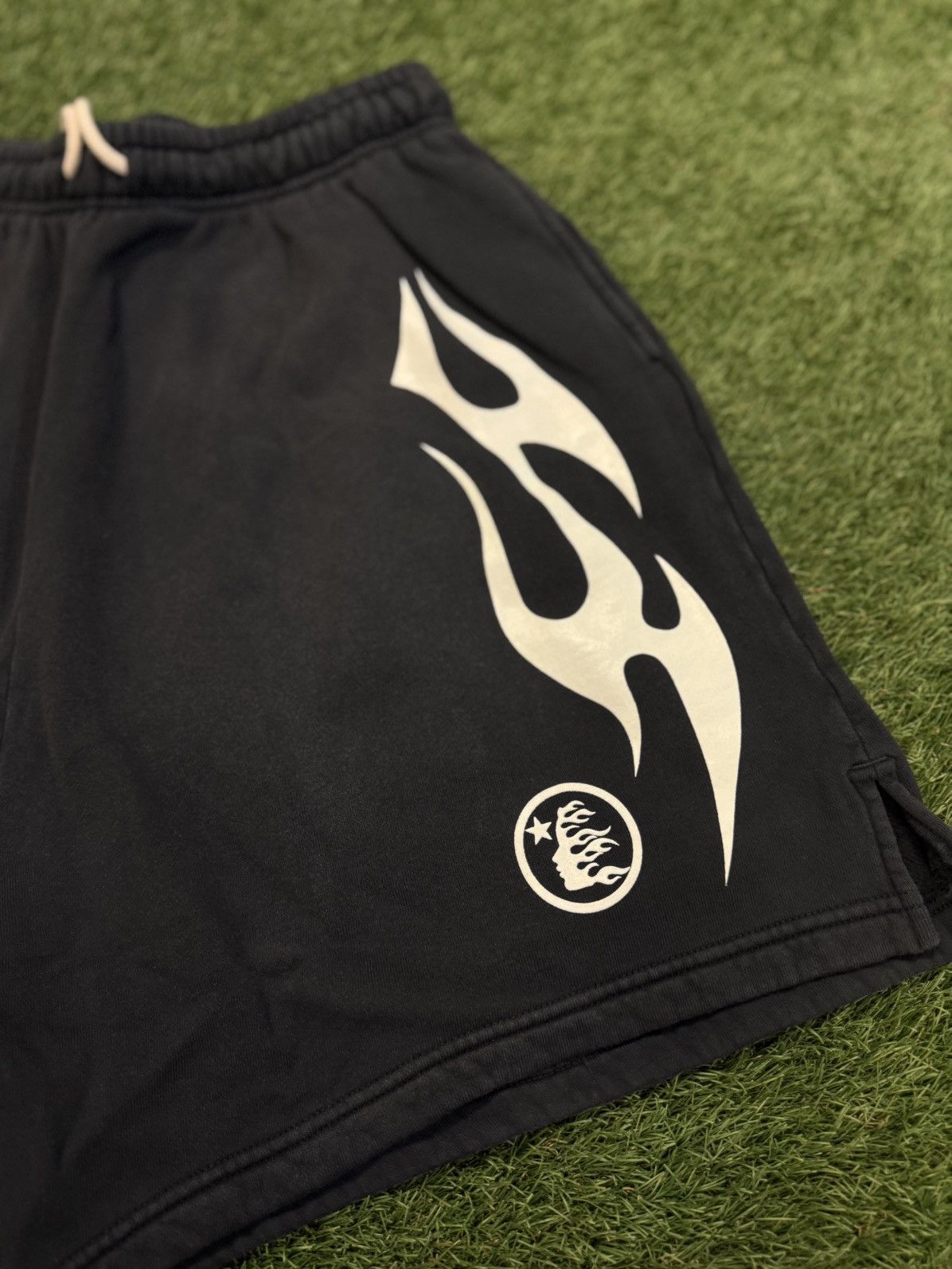 HELLSTAR Hellstar Flame Shorts Black White Size XL (NEW) Size US 34 / EU 50 - 4 Thumbnail