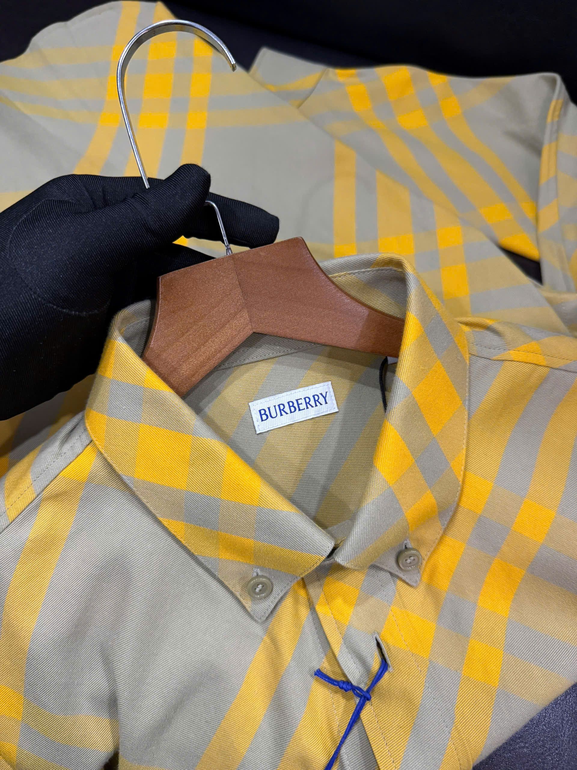 Burberry BURBERRY SHIRT 2026 Size US M / EU 48-50 / 2 - 7 Thumbnail