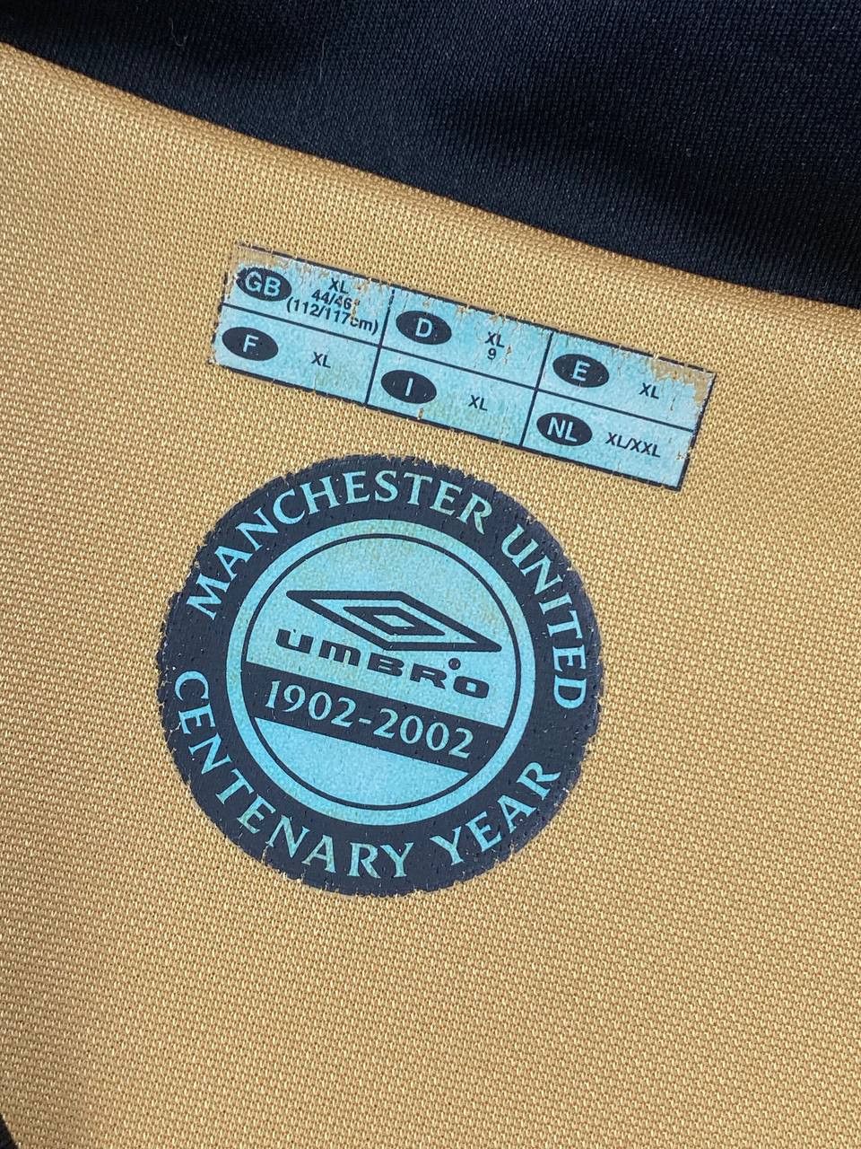 Vintage Vintage Manchester United 2001 2002 Reversible Away Shirt Size US XL / EU 56 / 4 - 8 Thumbnail