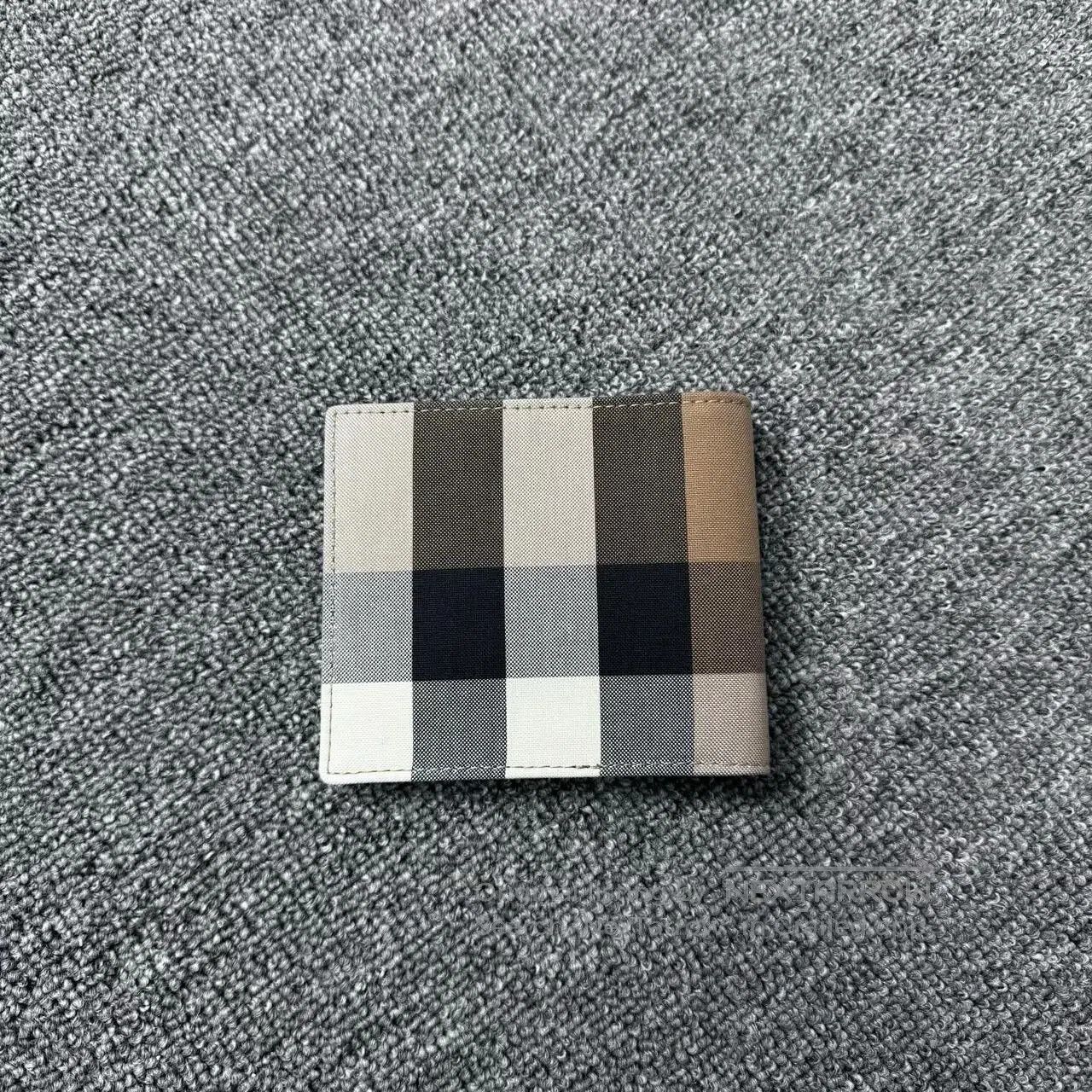 Burberry Burberry Classic Check Wallet. Size ONE SIZE - 2 Thumbnail