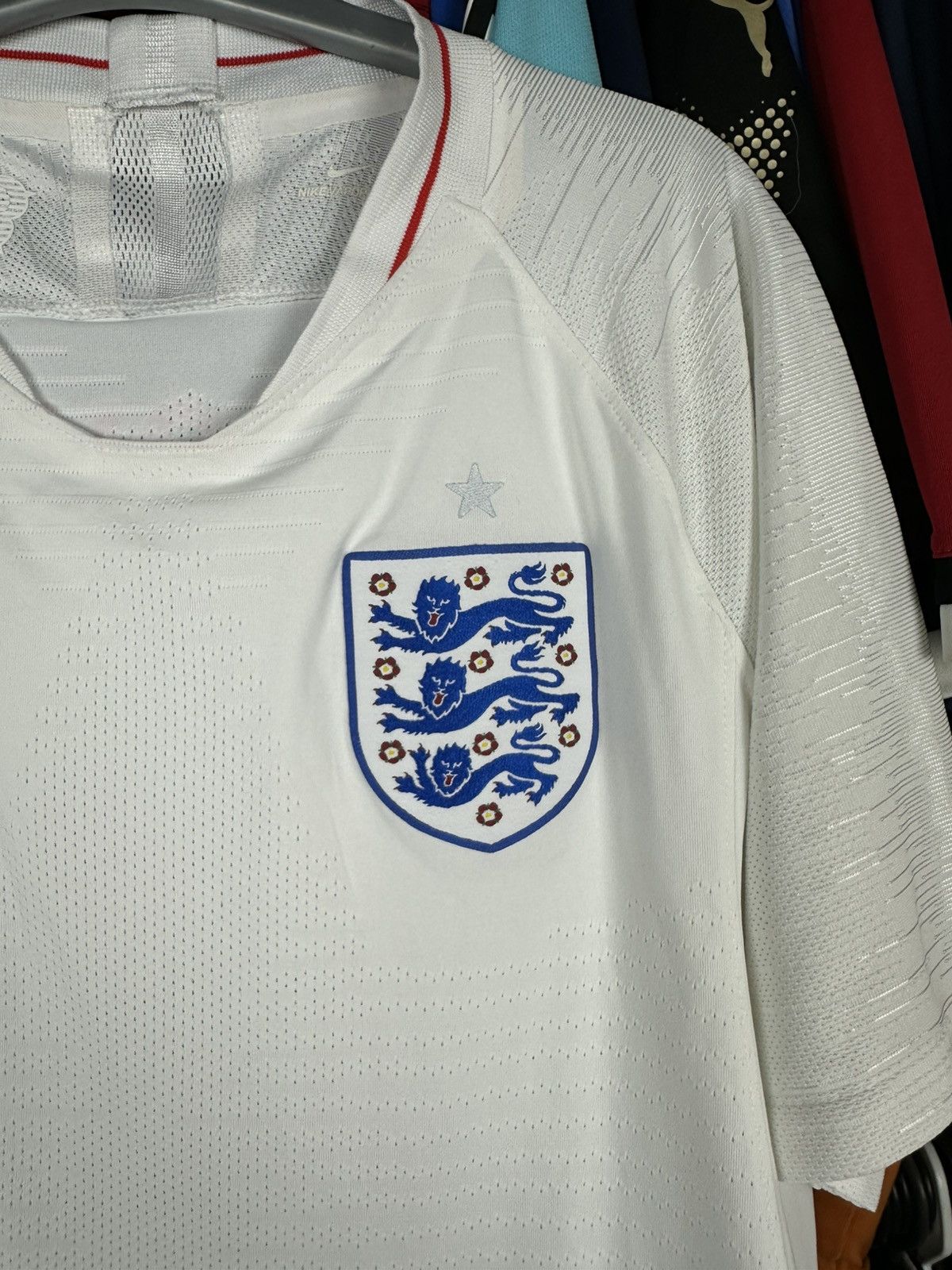 Nike ENGLAND NATIONAL TEAM 2018/19 FOOTBALL SHIRT JERSEY NIKE Size US M / EU 48-50 / 2 - 5 Thumbnail