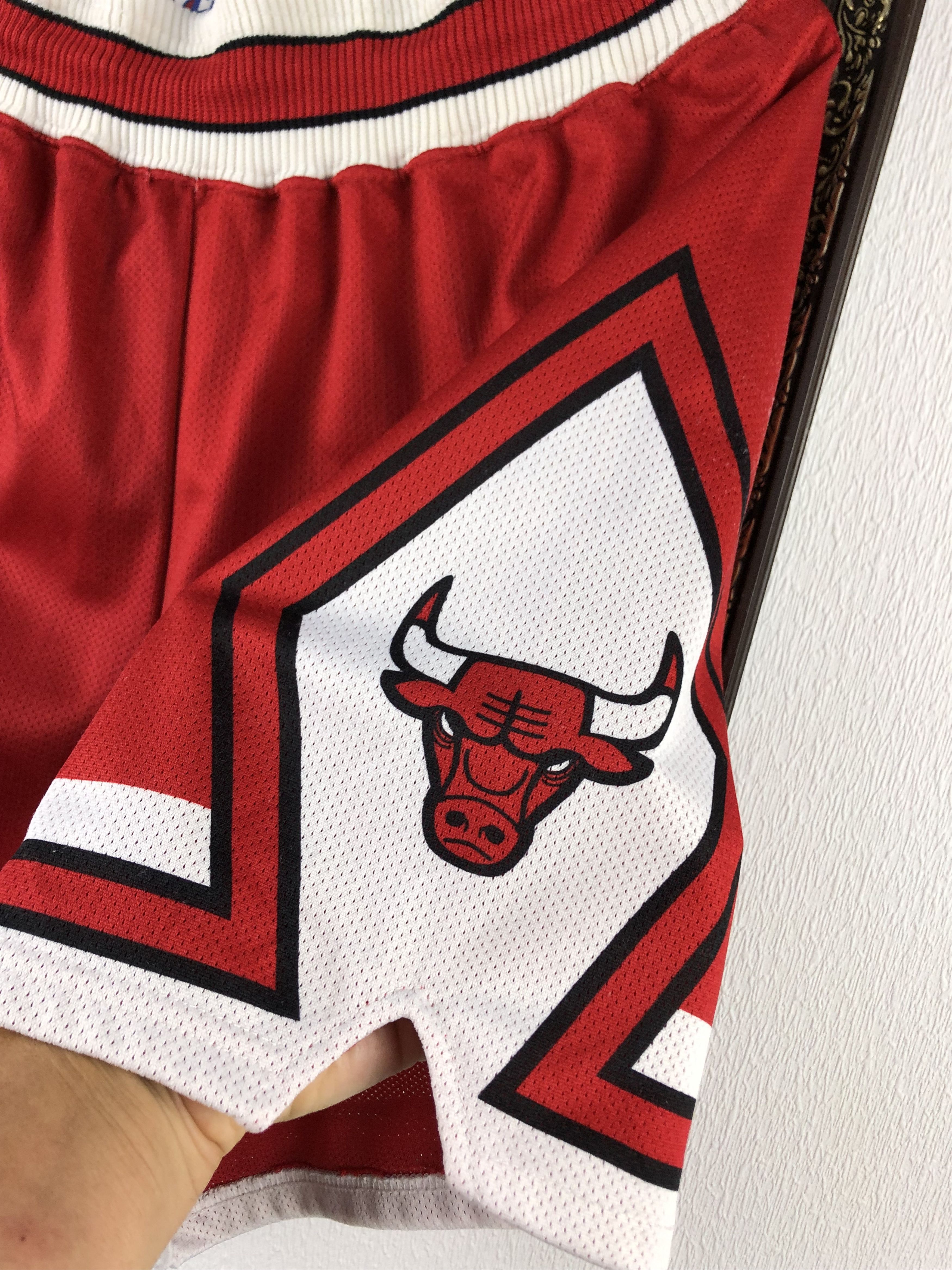 Champion Vintage Authentic Pro Cut Game Shorts Chicago Bulls Champion Size US 32 / EU 48 - 3 Thumbnail