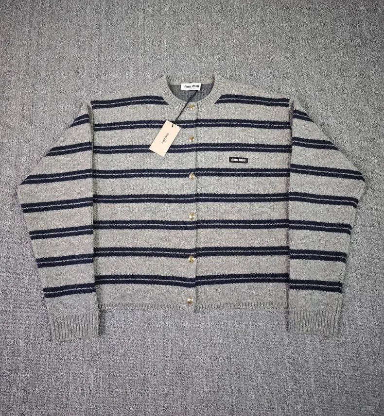 Miu Miu Miu Miu 38 Double knit logo patch cardigan sweater Size M / US 6-8 / IT 42-44 - 1 Thumbnail