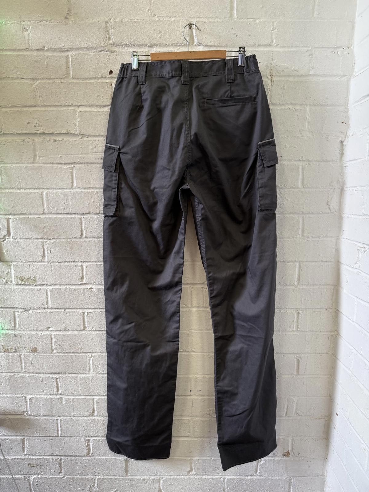 Unknown London Men's Black Cargo Pants Size 32L Size US 32 / EU 48 - 2 Thumbnail