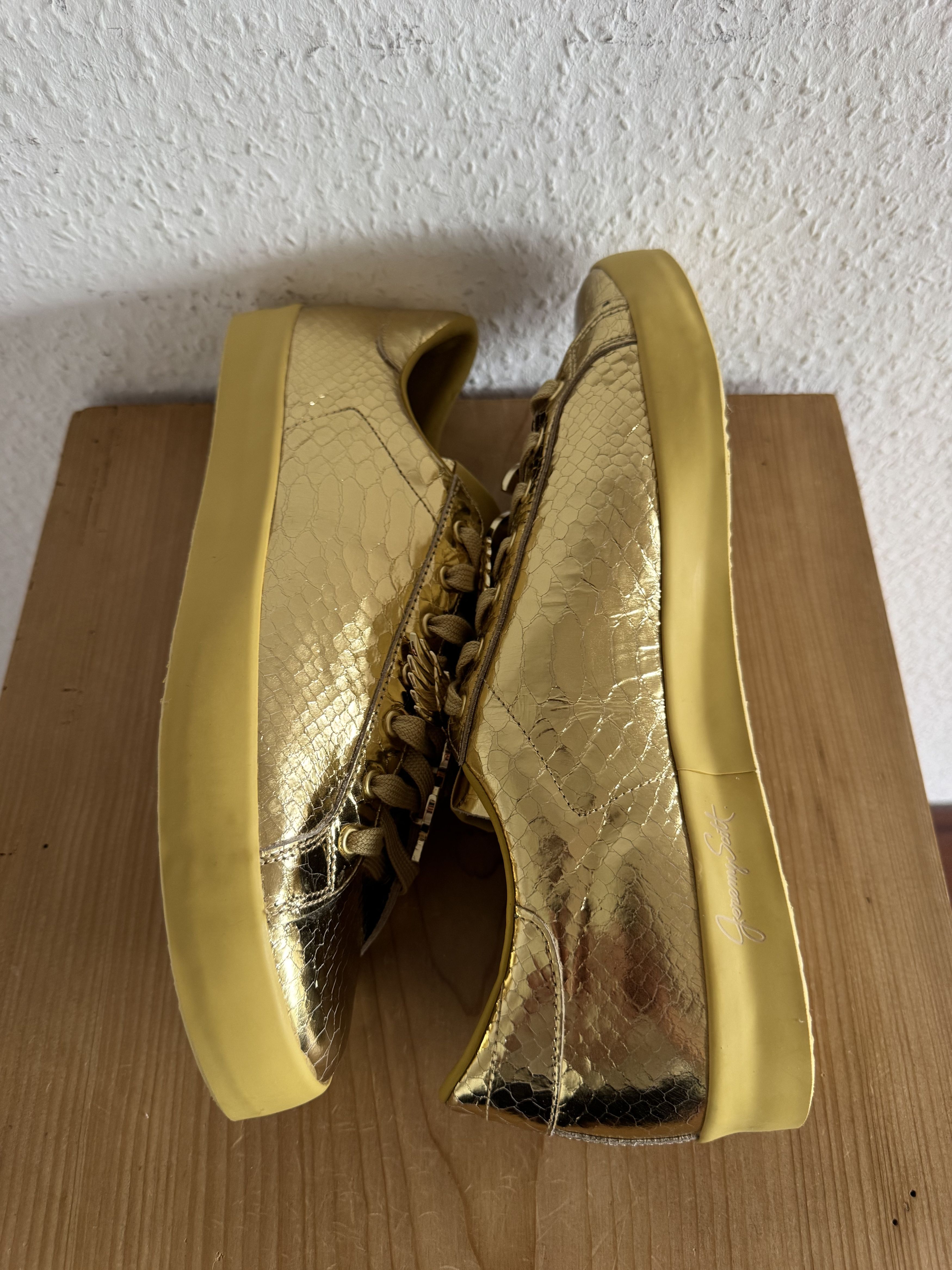 Adidas × Jeremy Scott Gold Dollar Wings Sneaker Size US 12 / EU 45 - 9 Thumbnail