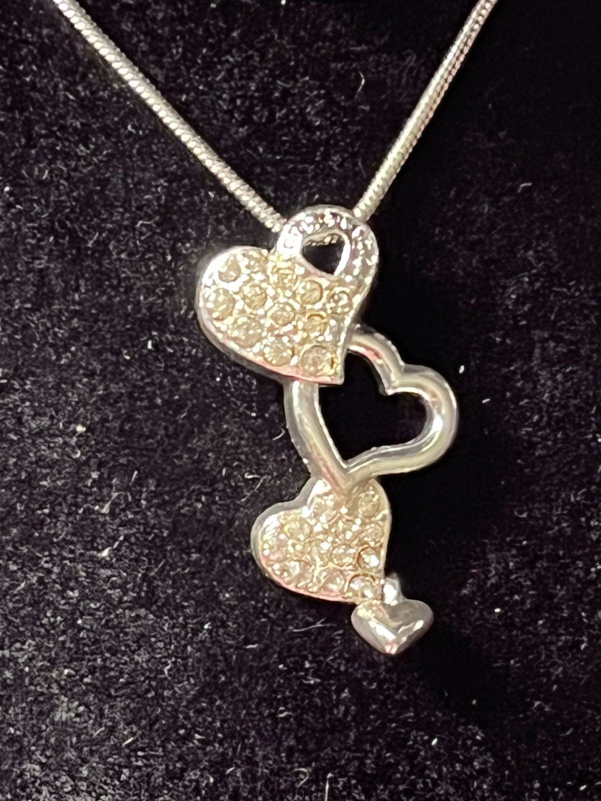 Other Avon triple heart, Silvertone necklace Size ONE SIZE - 2 Thumbnail