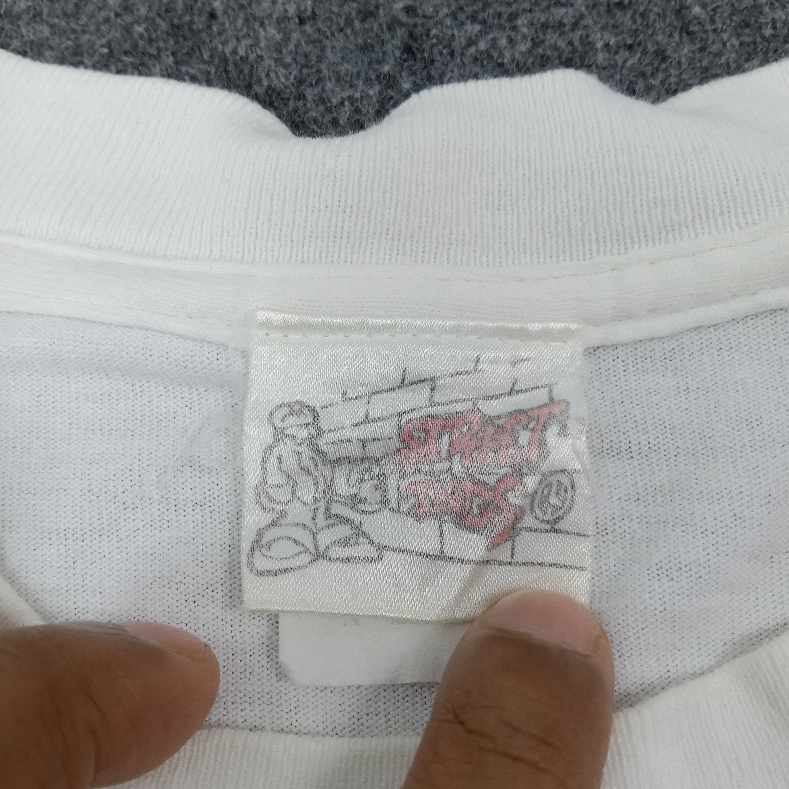 Vintage 90s Airbrush Hip Hop DJ EDM Tshirt C267N40 Size US L / EU 52-54 / 3 - 4 Thumbnail